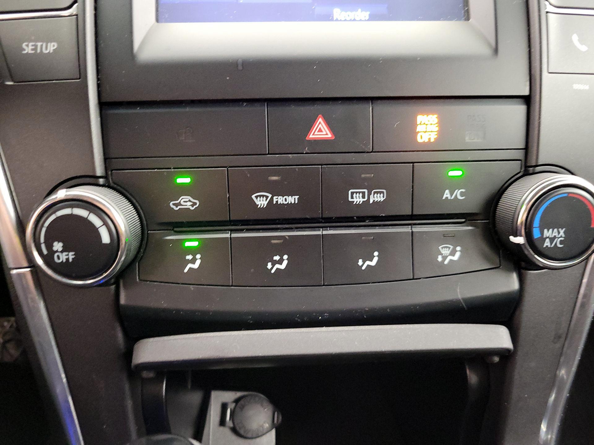 Thumbnail: 2016 Toyota Camry - 16