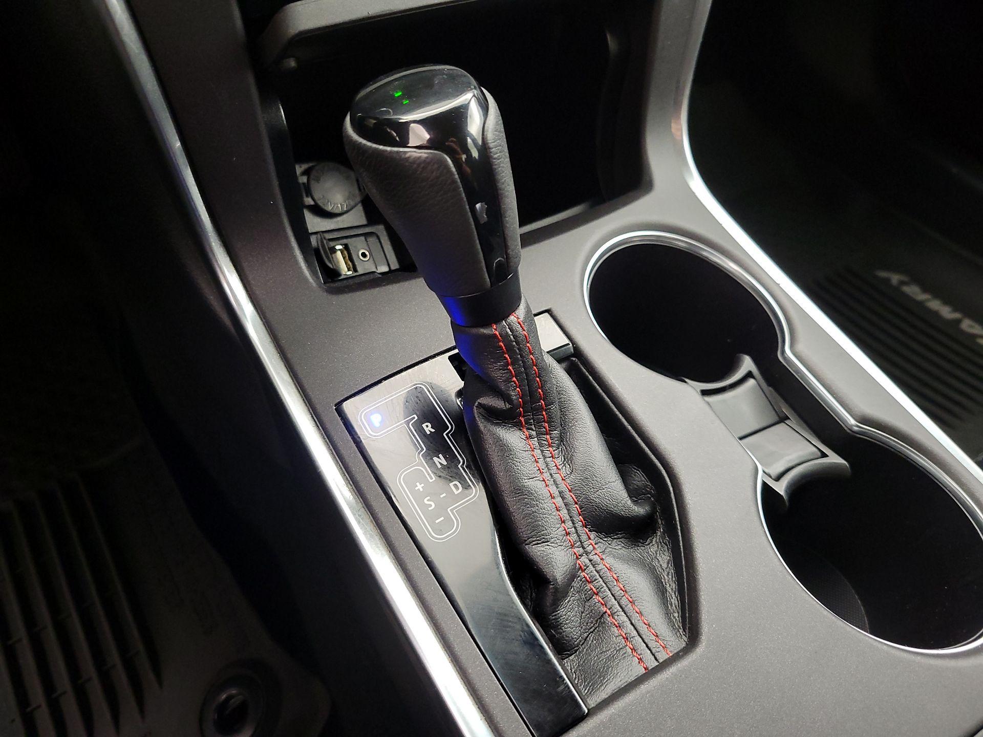 Thumbnail: 2016 Toyota Camry - 17