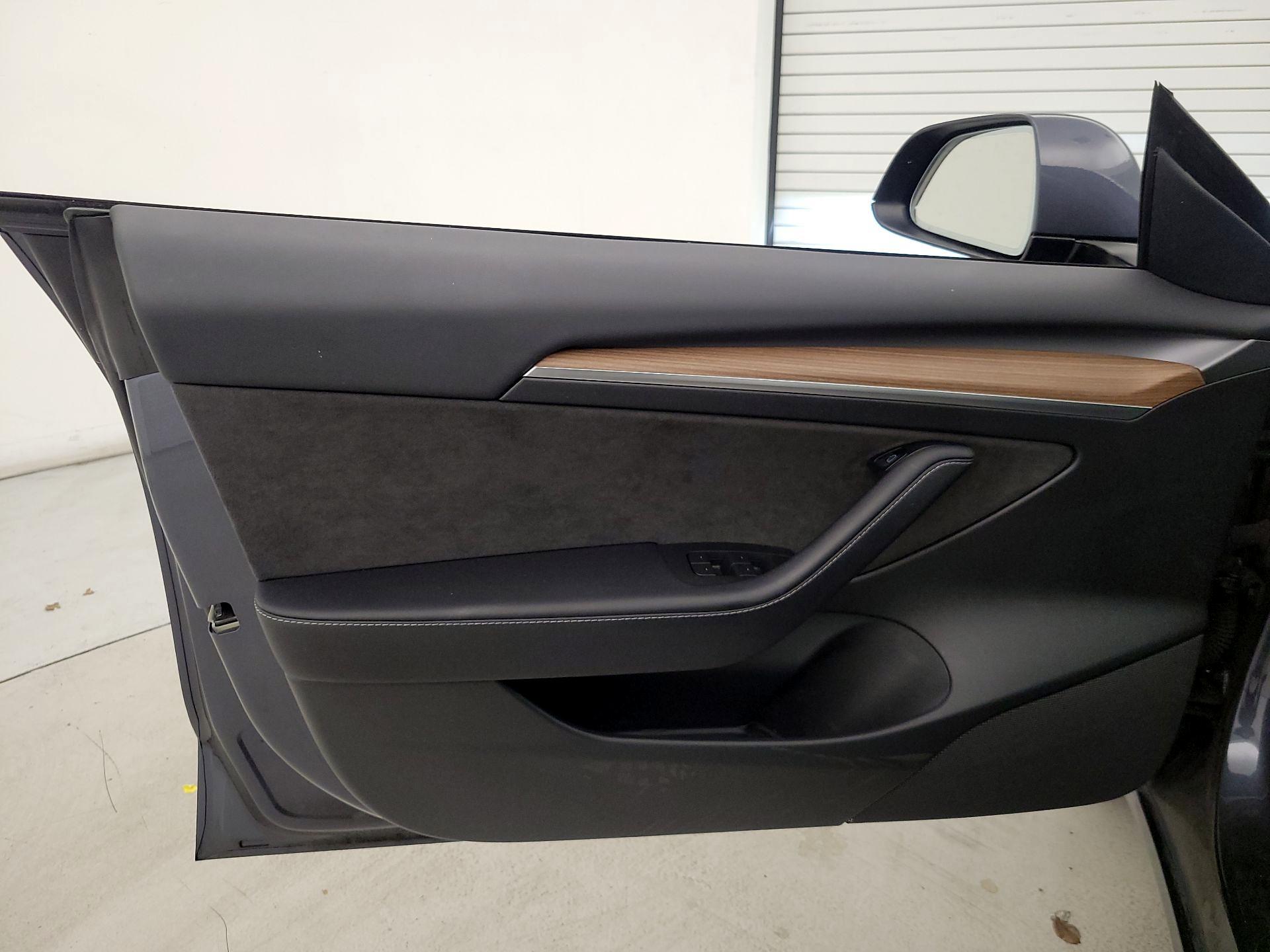 Thumbnail: 2023 Tesla Model 3 - 12