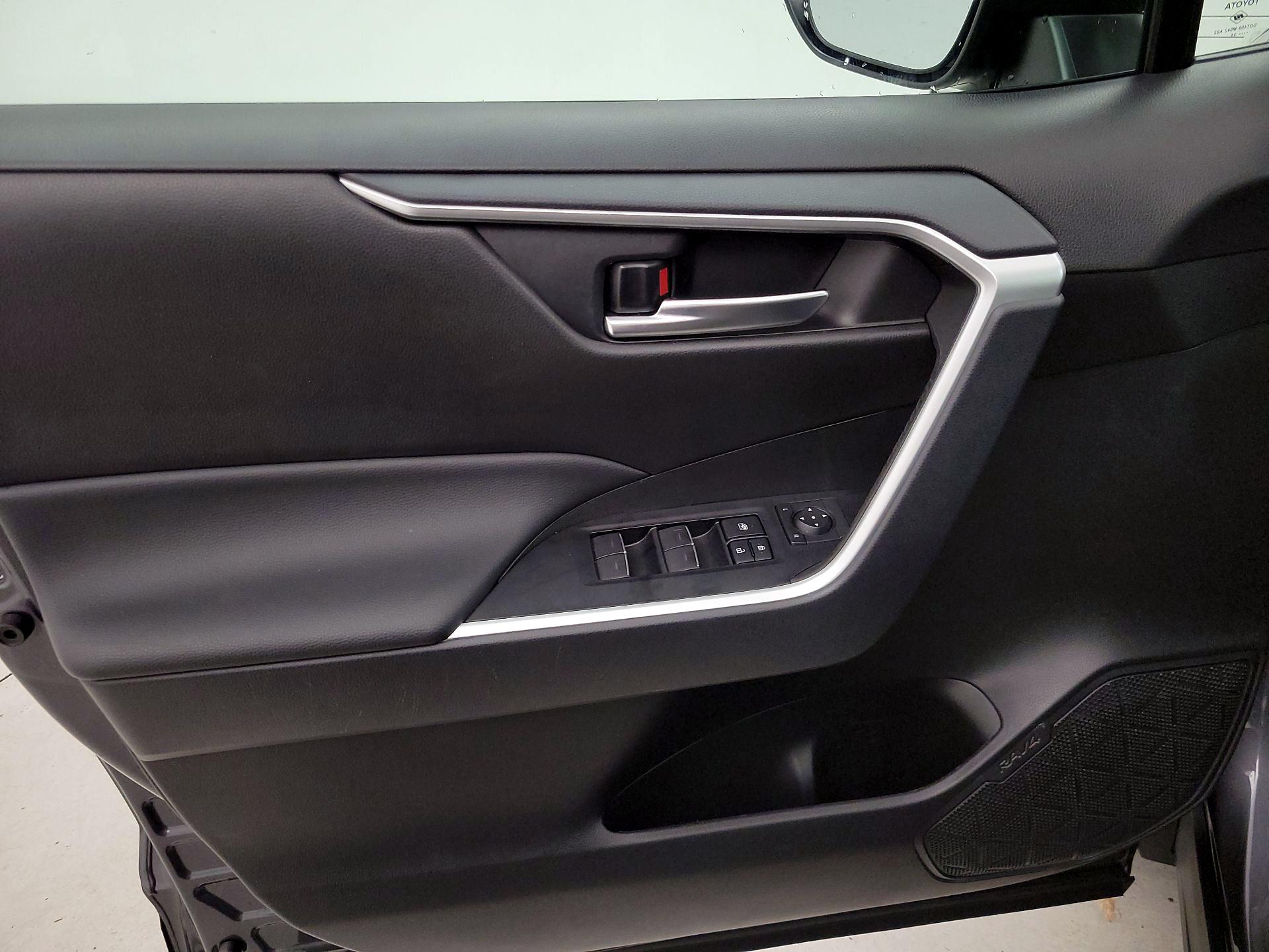 Thumbnail: 2025 Toyota RAV4 - 12