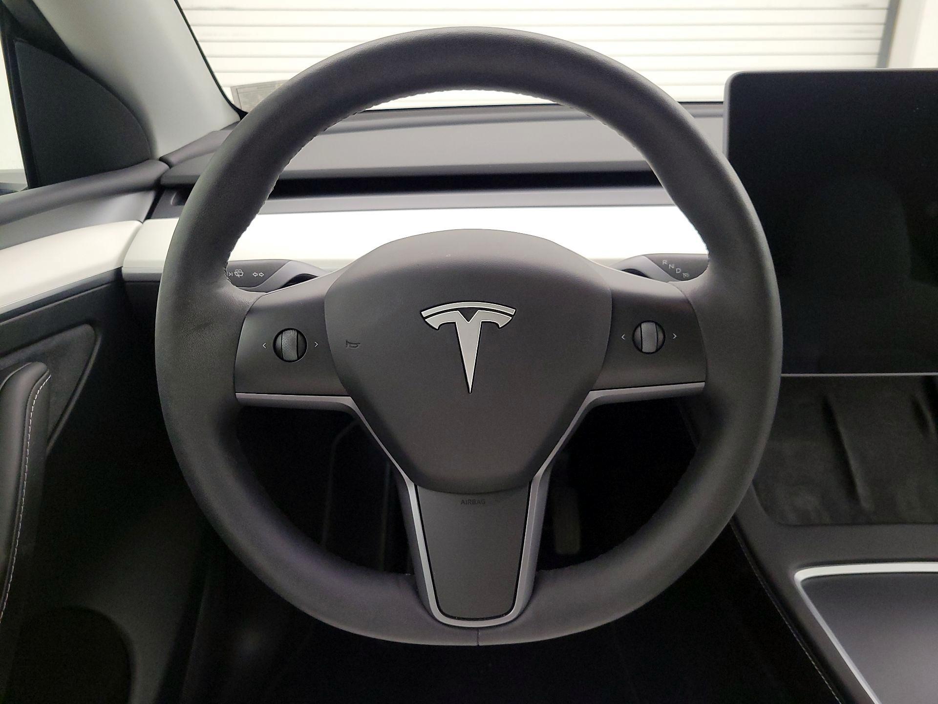 Thumbnail: 2023 Tesla Model Y - 10