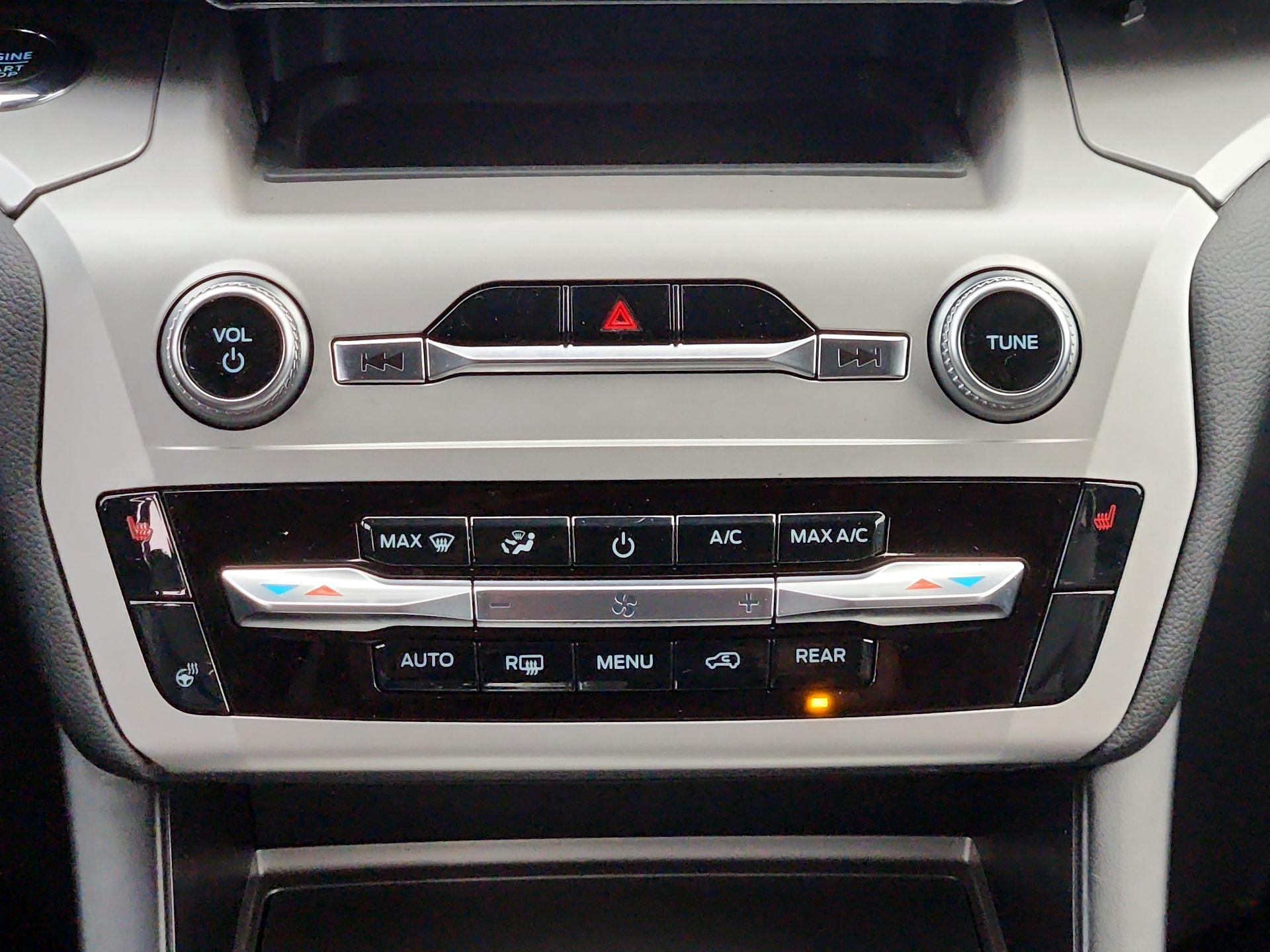 Thumbnail: 2022 Ford Explorer - 14