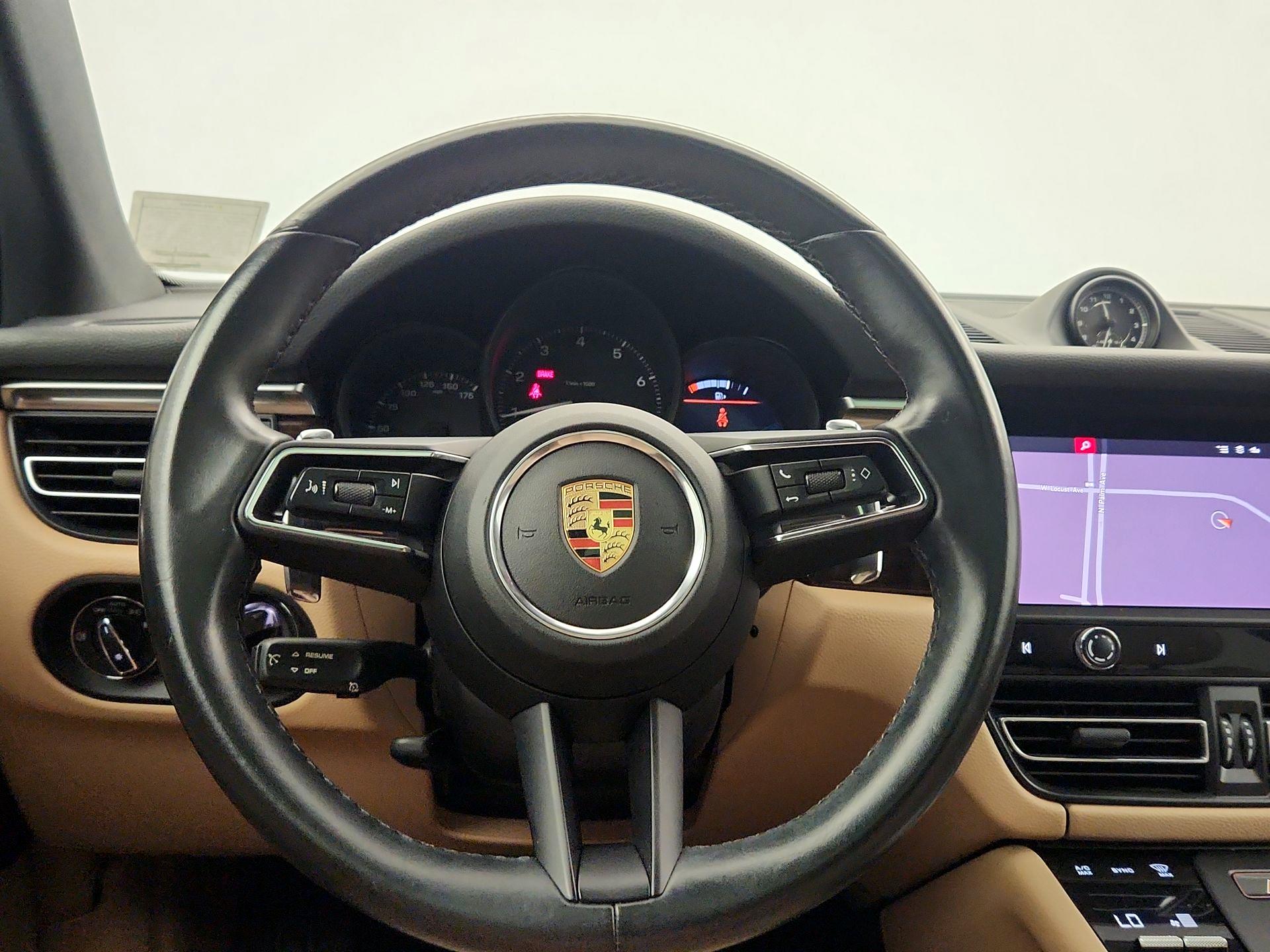 Thumbnail: 2022 Porsche Macan - 10
