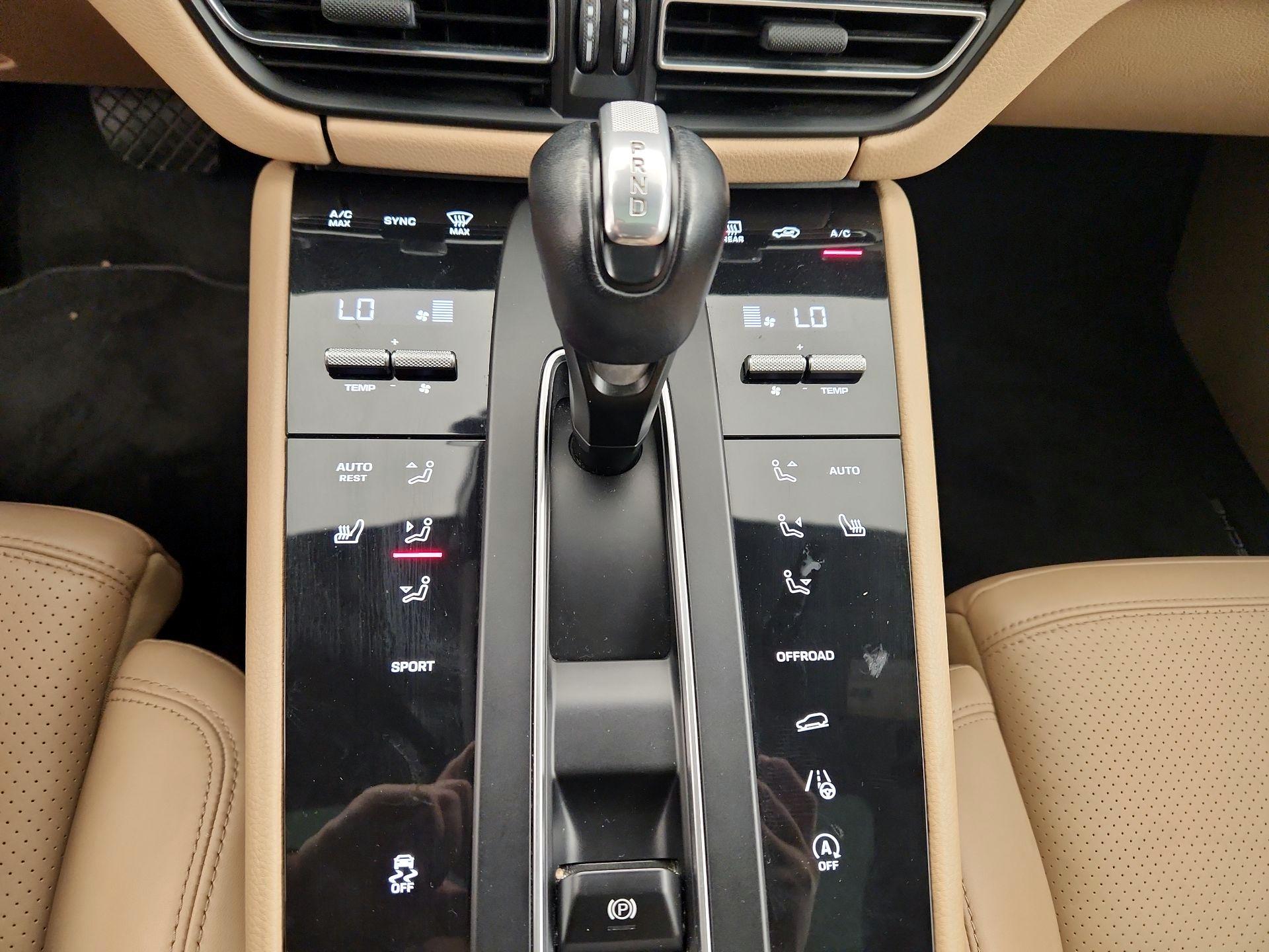 Thumbnail: 2022 Porsche Macan - 17