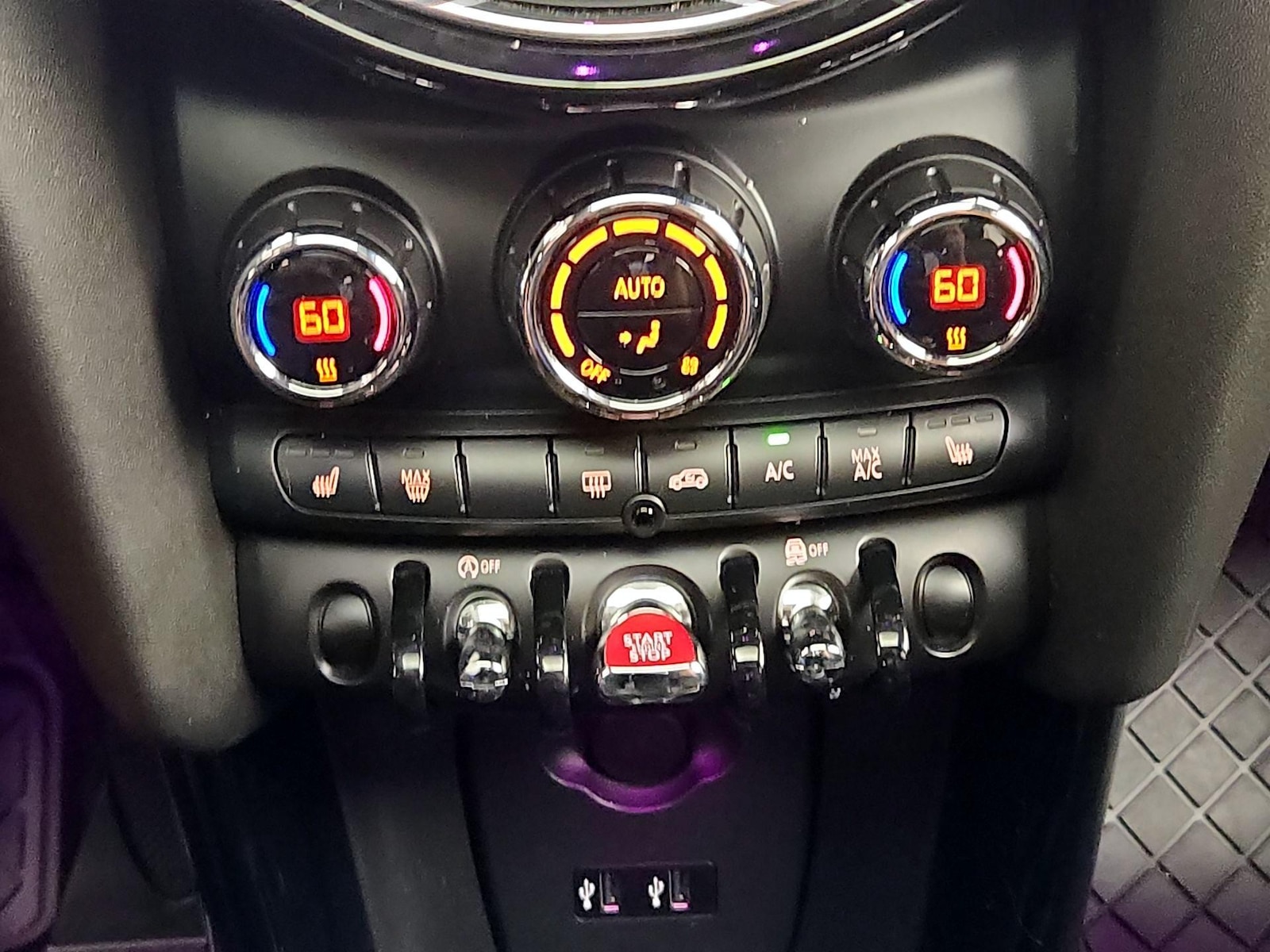 2020 MINI Hardtop 4 Door - Photo 17