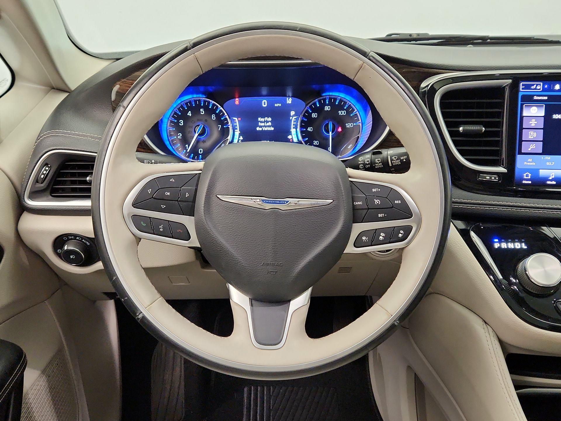 Thumbnail: 2021 Chrysler Pacifica - 10