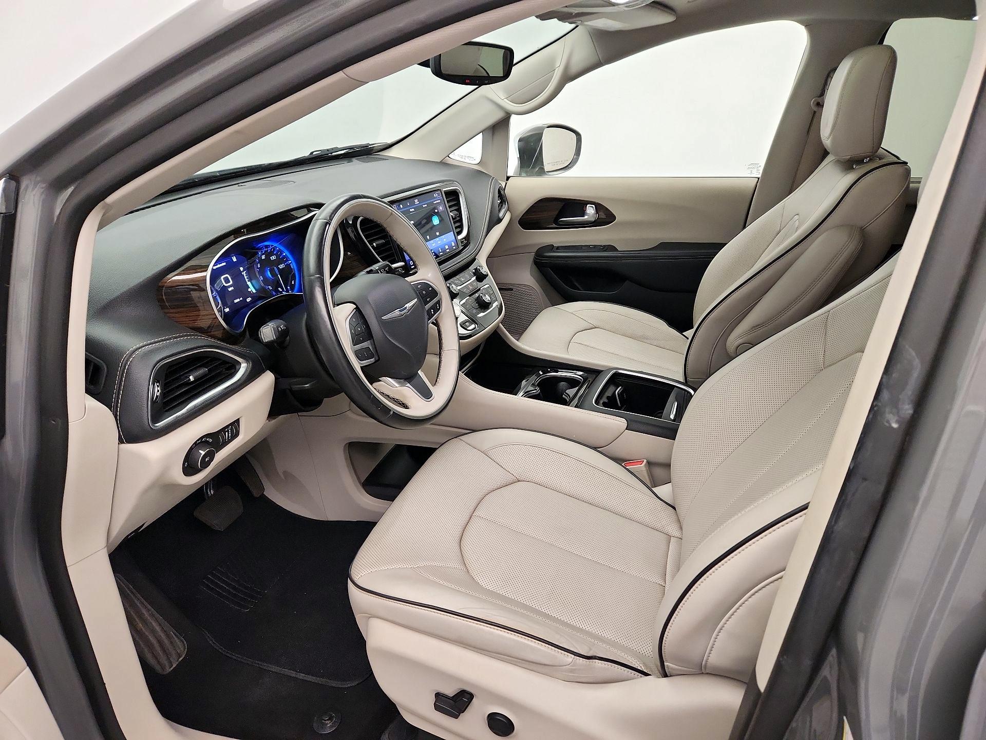 Thumbnail: 2021 Chrysler Pacifica - 11