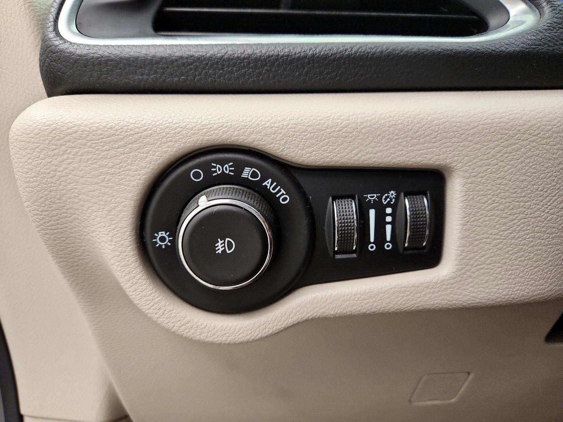 Thumbnail: 2021 Chrysler Pacifica - 13
