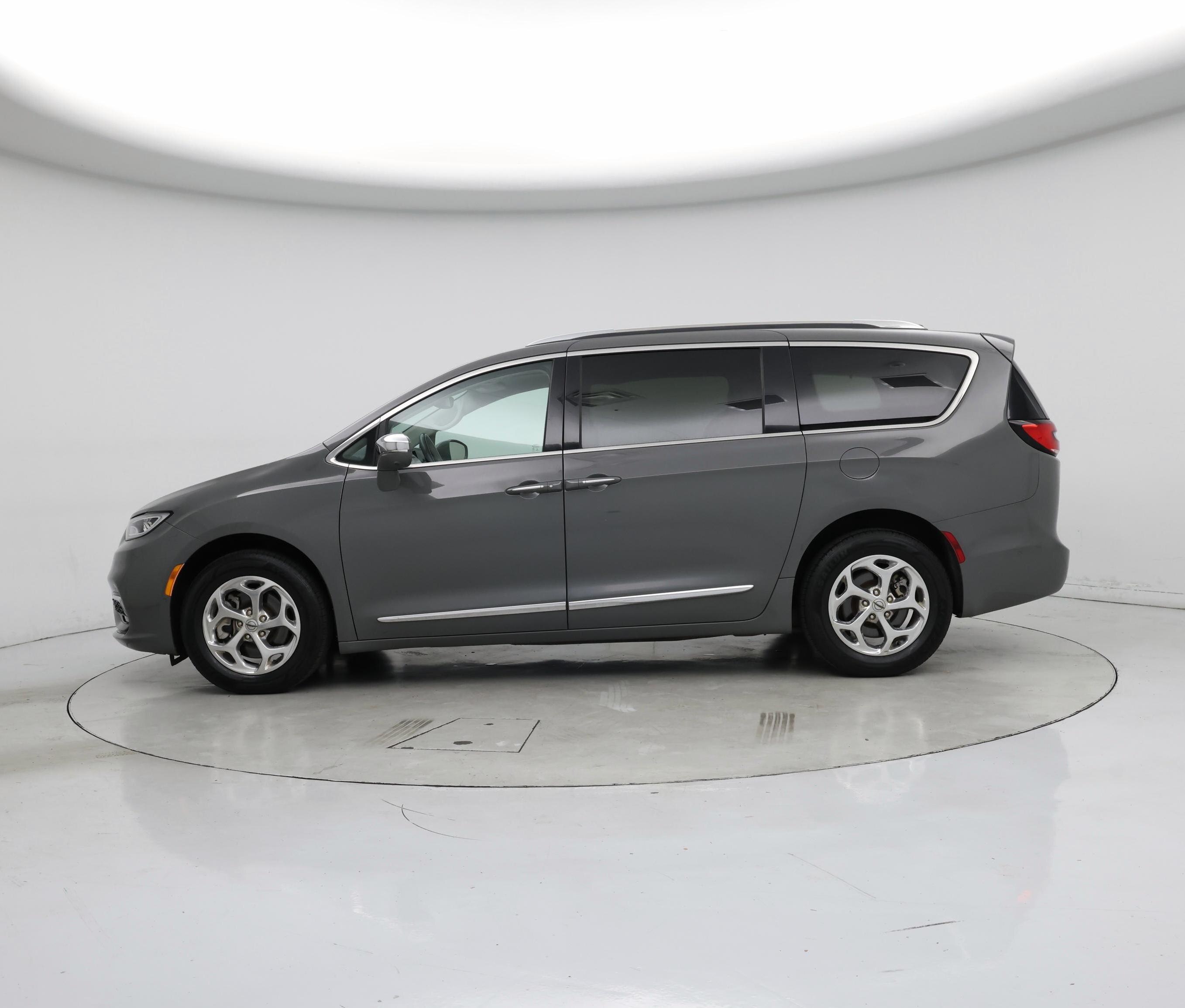 Thumbnail: 2021 Chrysler Pacifica - 3