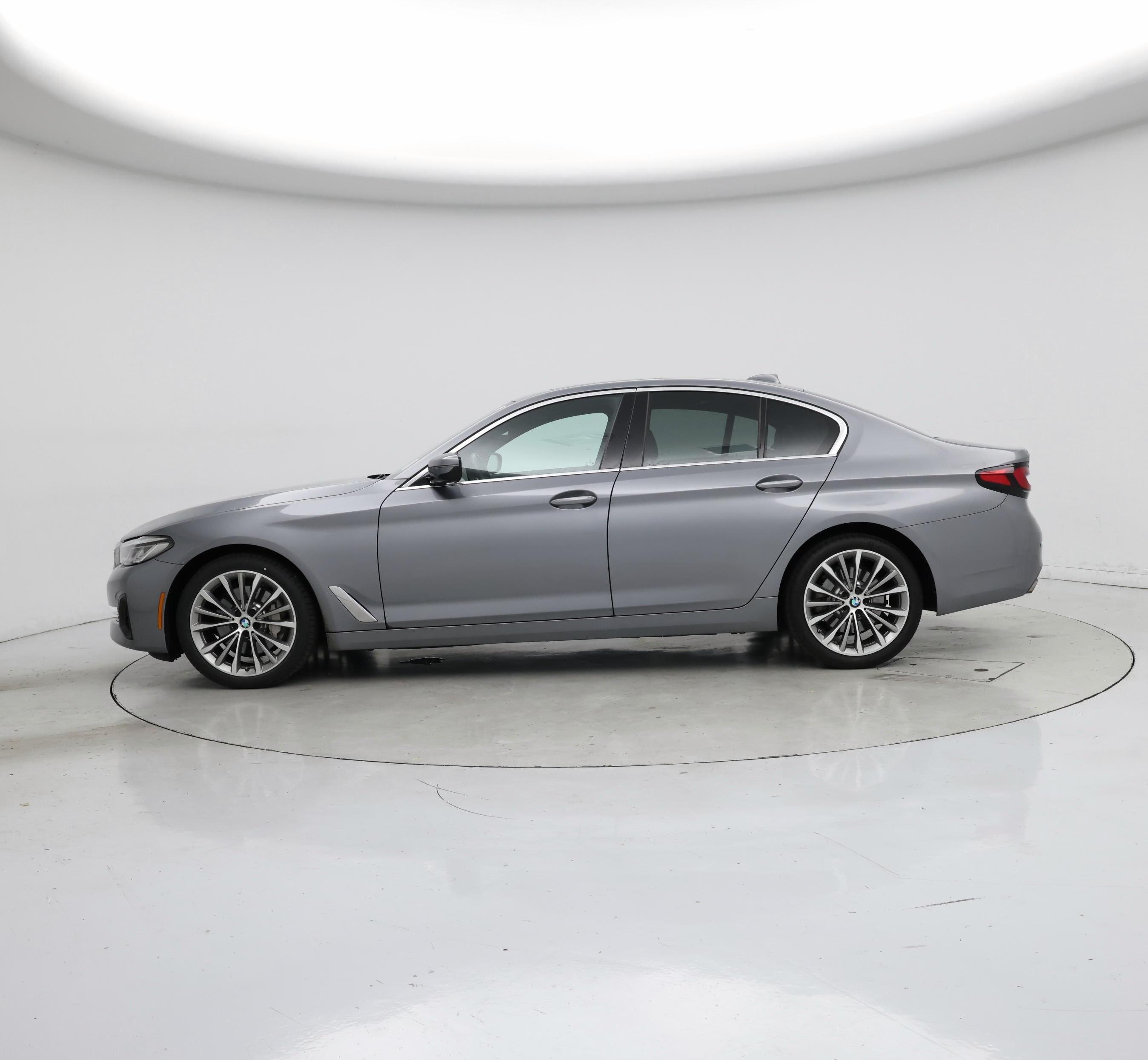 Thumbnail: 2023 BMW 5 Series - 3