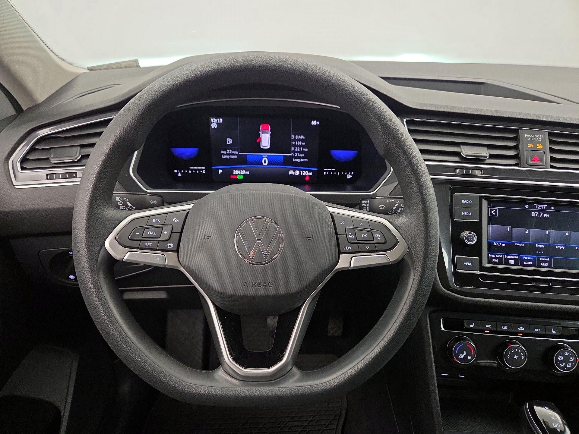 Thumbnail: 2023 Volkswagen Tiguan - 10