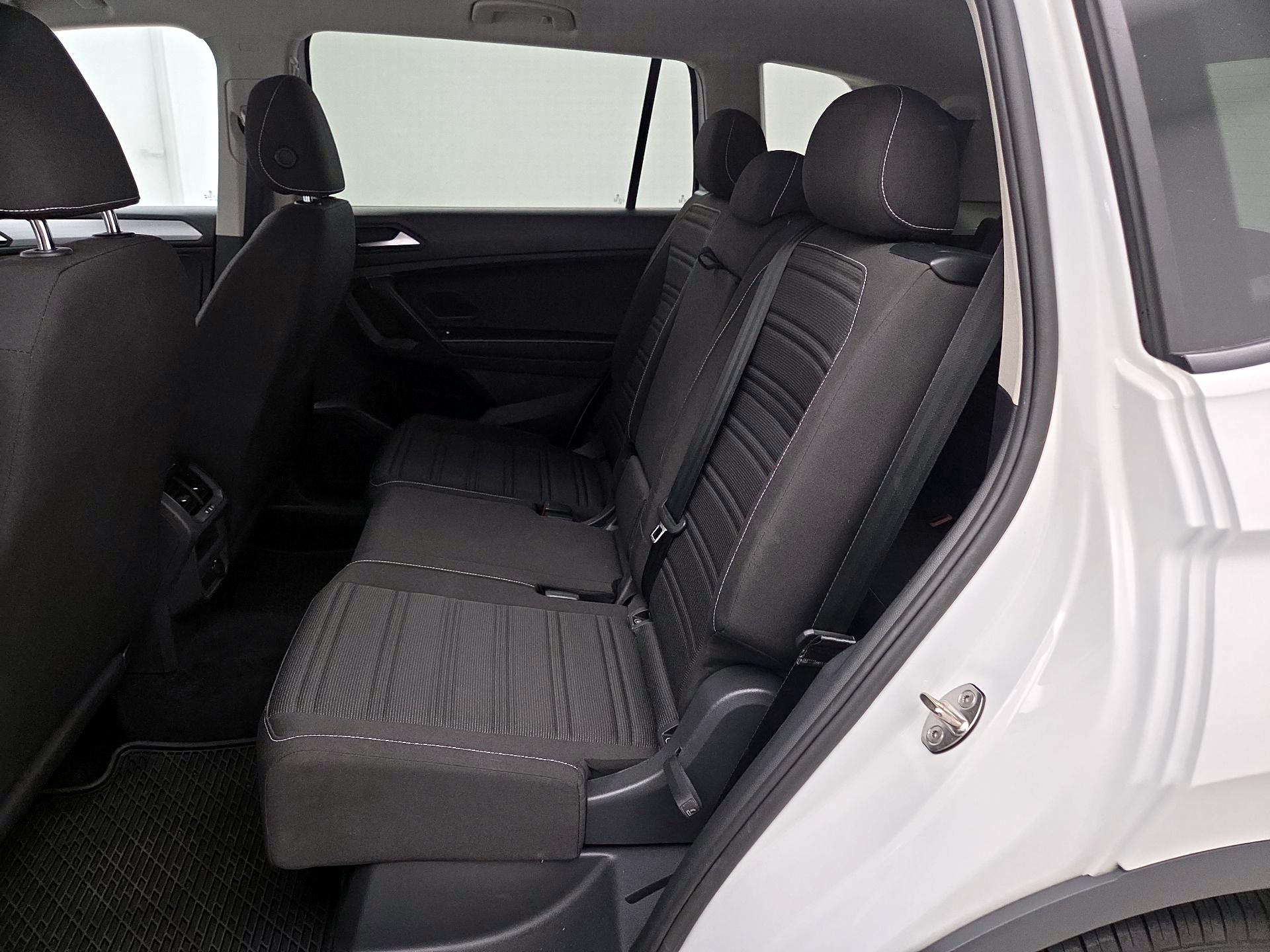 Thumbnail: 2023 Volkswagen Tiguan - 19