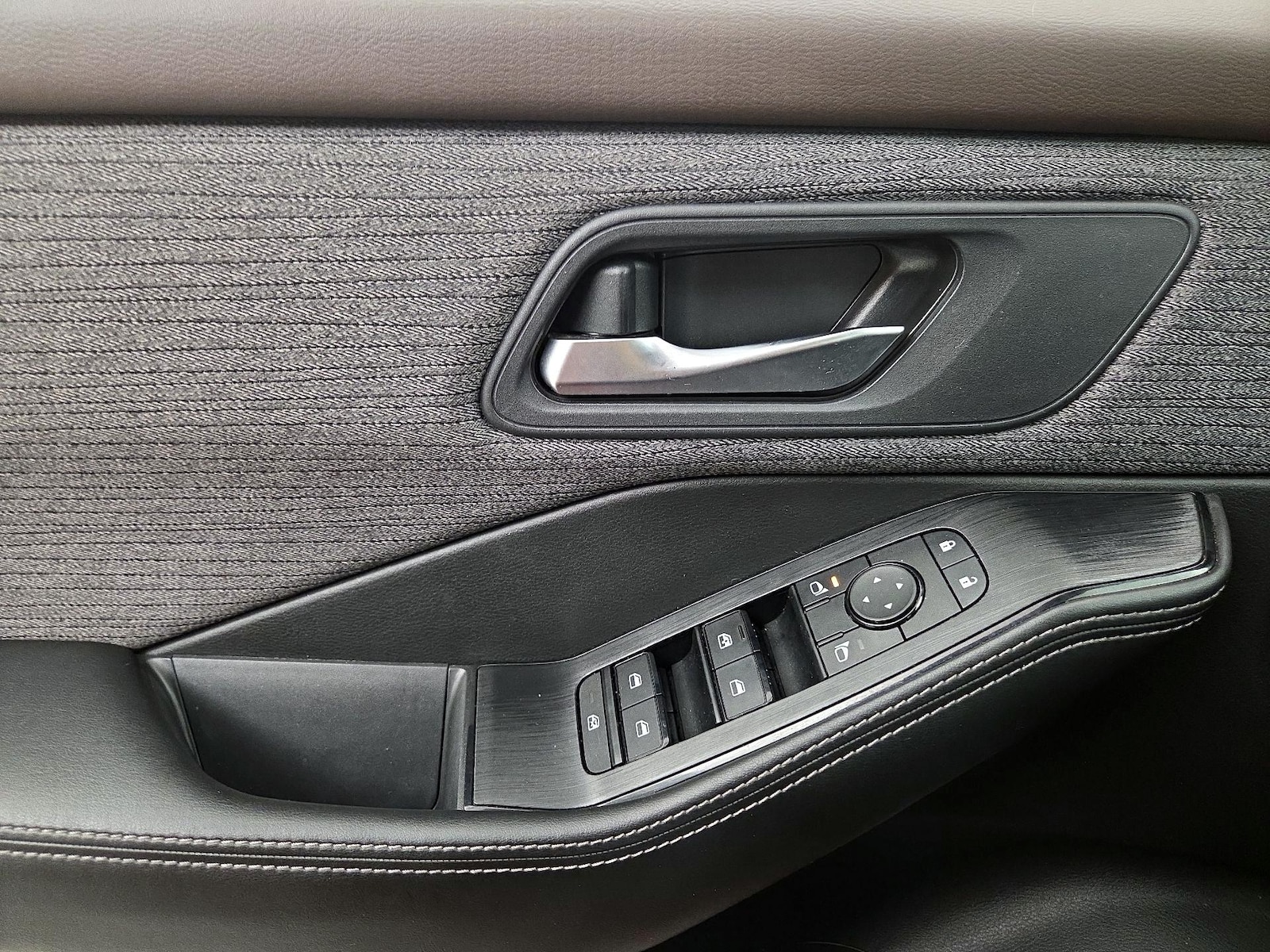 2022 Nissan Rogue SV - Photo 13
