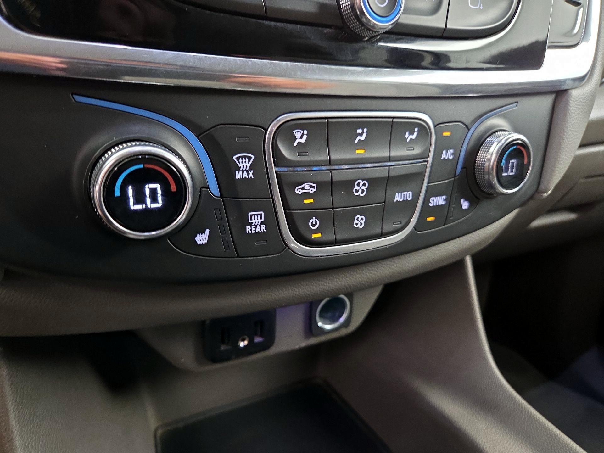 Thumbnail: 2020 Chevrolet Traverse - 16