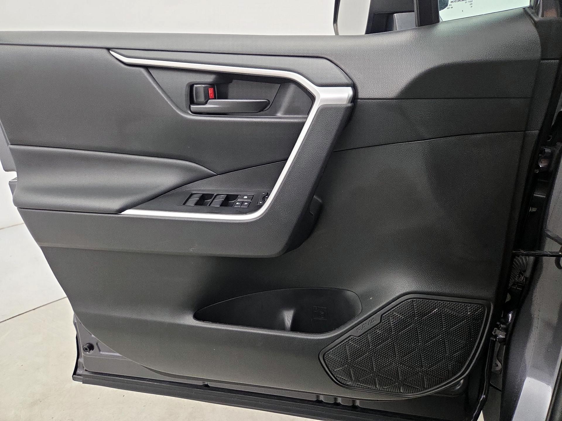 Thumbnail: 2023 Toyota RAV4 - 12