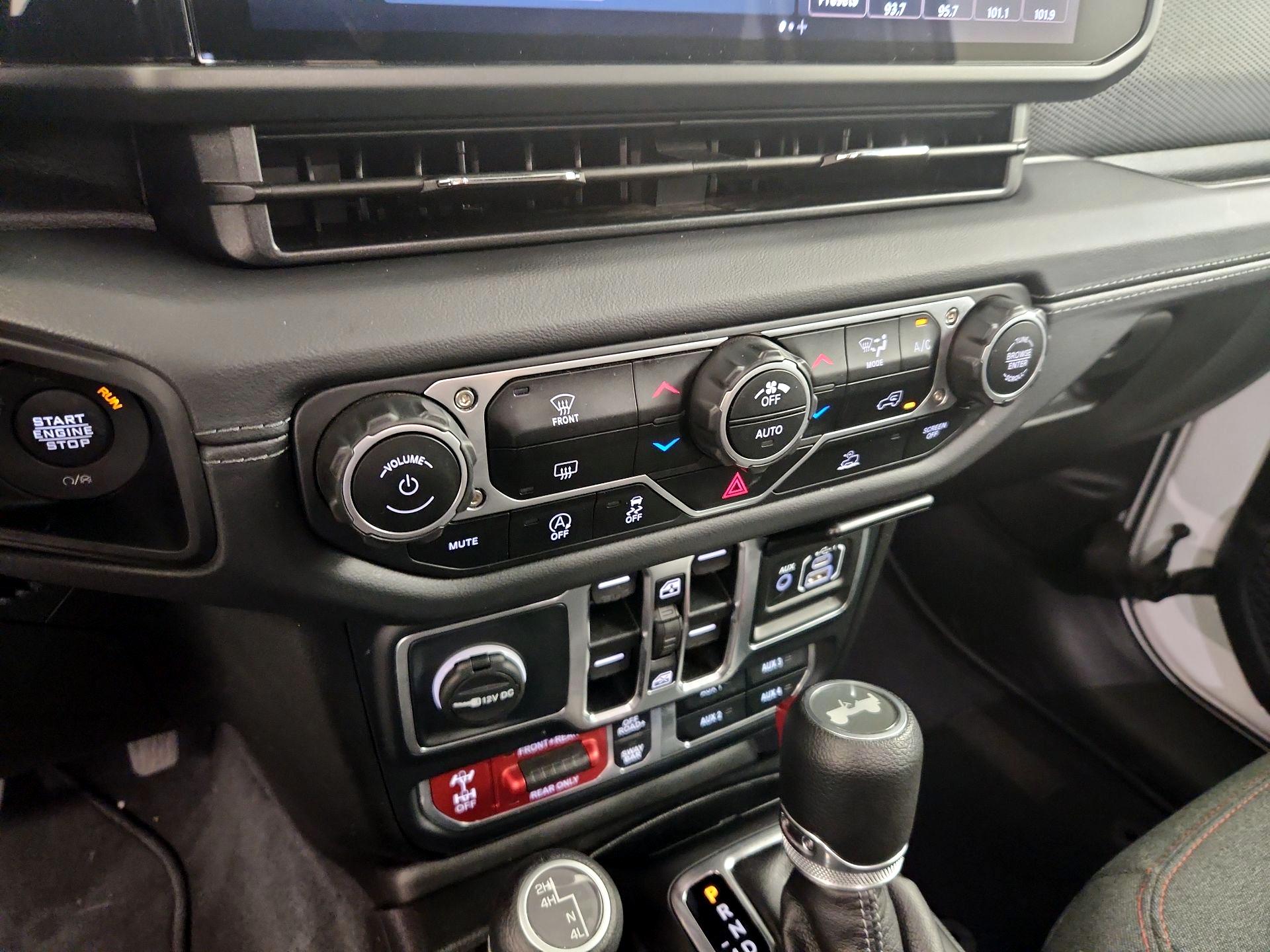 Thumbnail: 2025 Jeep Wrangler - 16