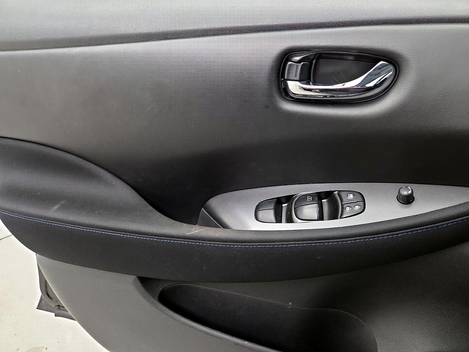 Thumbnail: 2022 Nissan Leaf - 12
