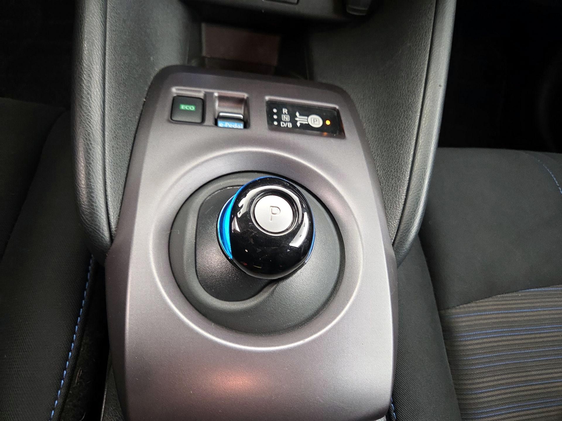 Thumbnail: 2022 Nissan Leaf - 17