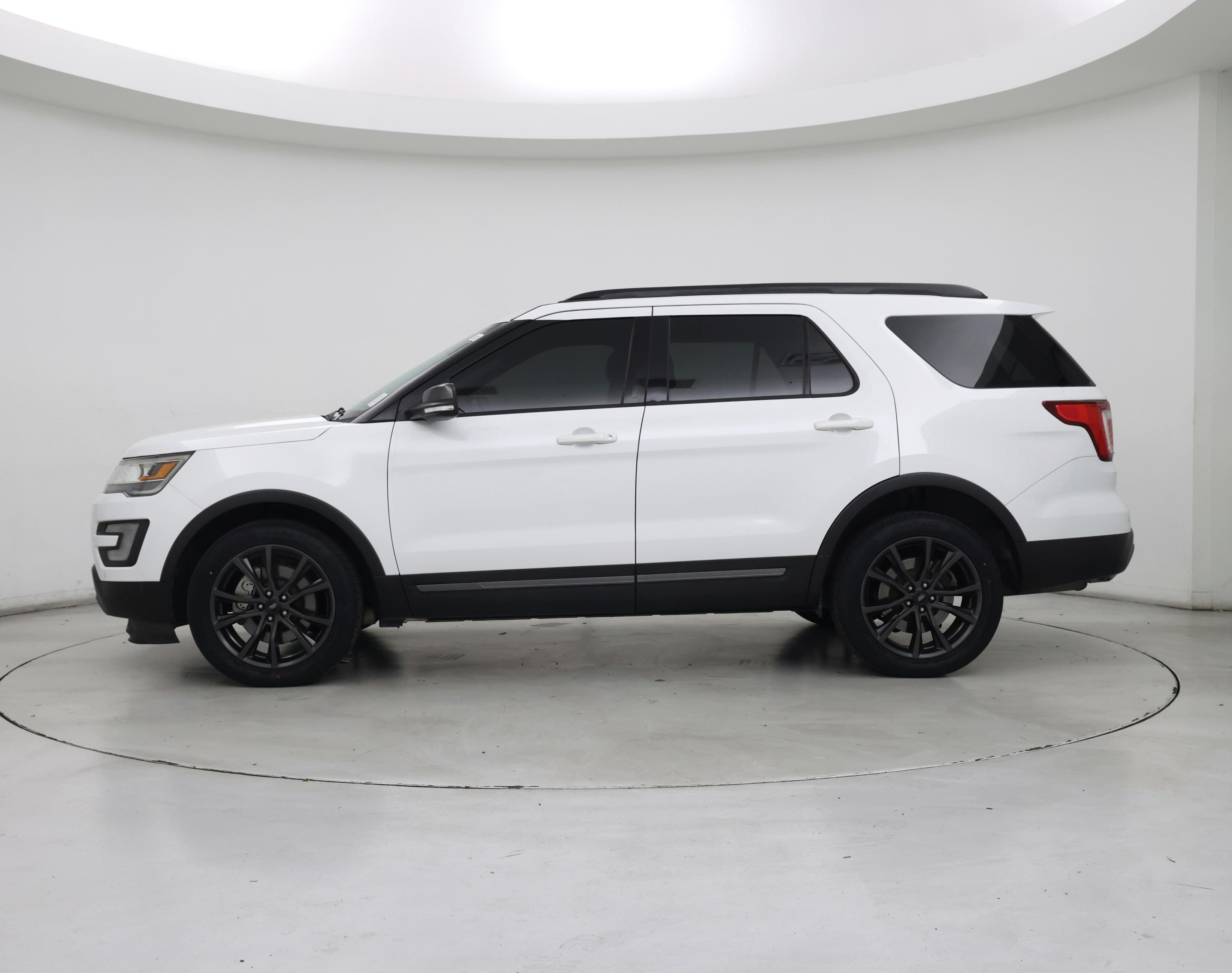 Thumbnail: 2017 Ford Explorer - 3