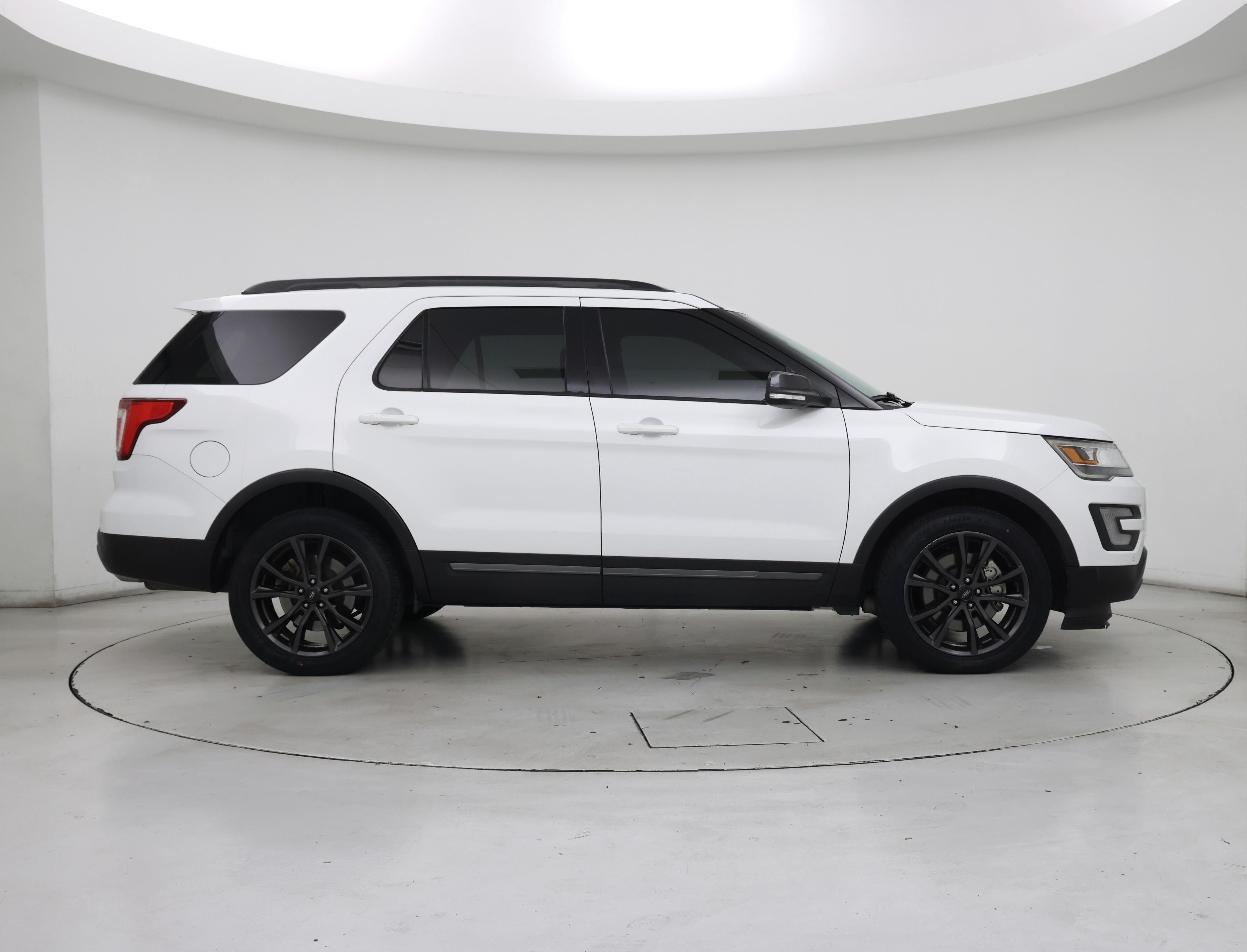 Thumbnail: 2017 Ford Explorer - 7