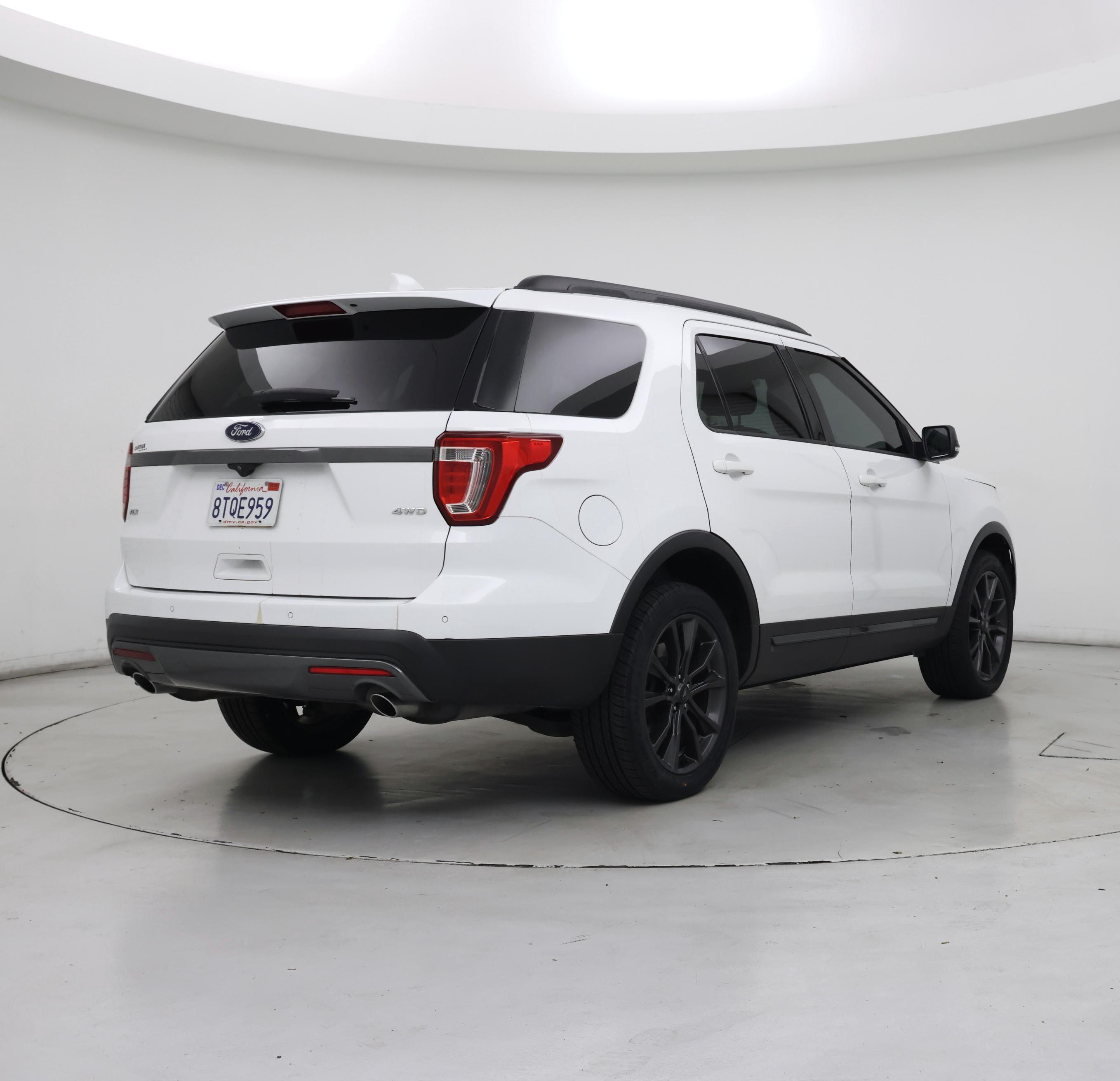 Thumbnail: 2017 Ford Explorer - 8