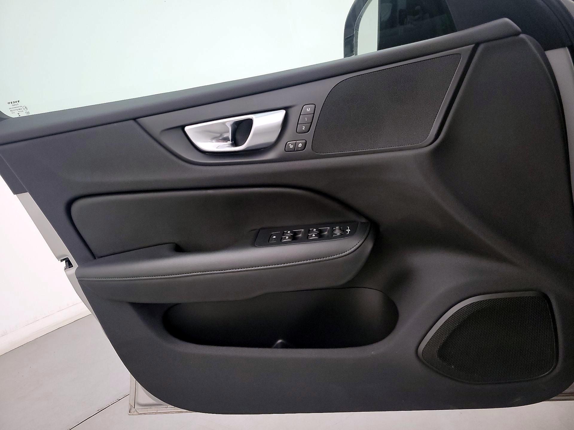 Thumbnail: 2025 Volvo S60 - 12