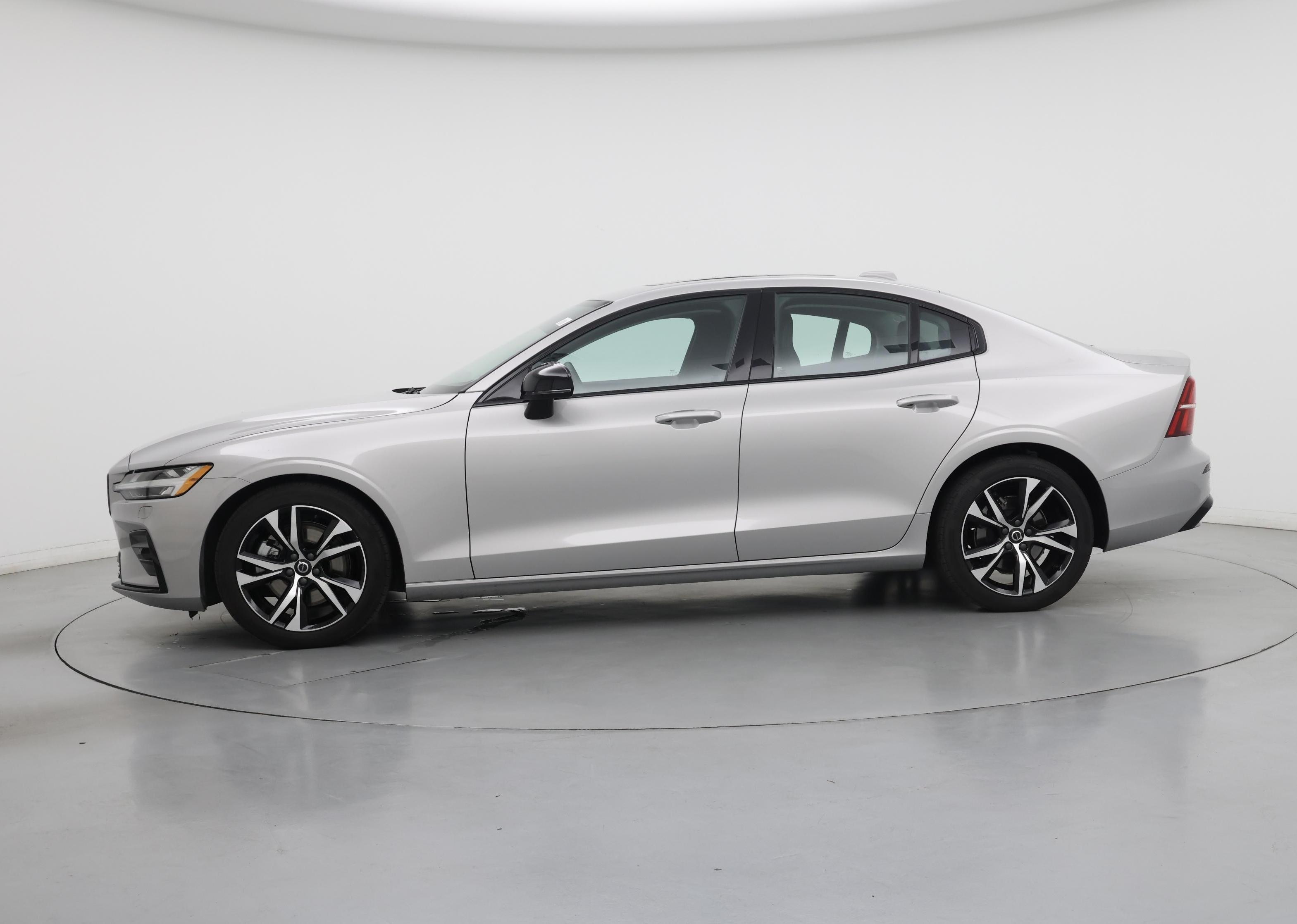 Thumbnail: 2025 Volvo S60 - 3