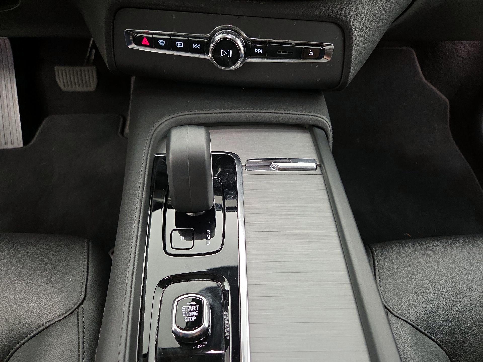 Thumbnail: 2025 Volvo XC90 - 18