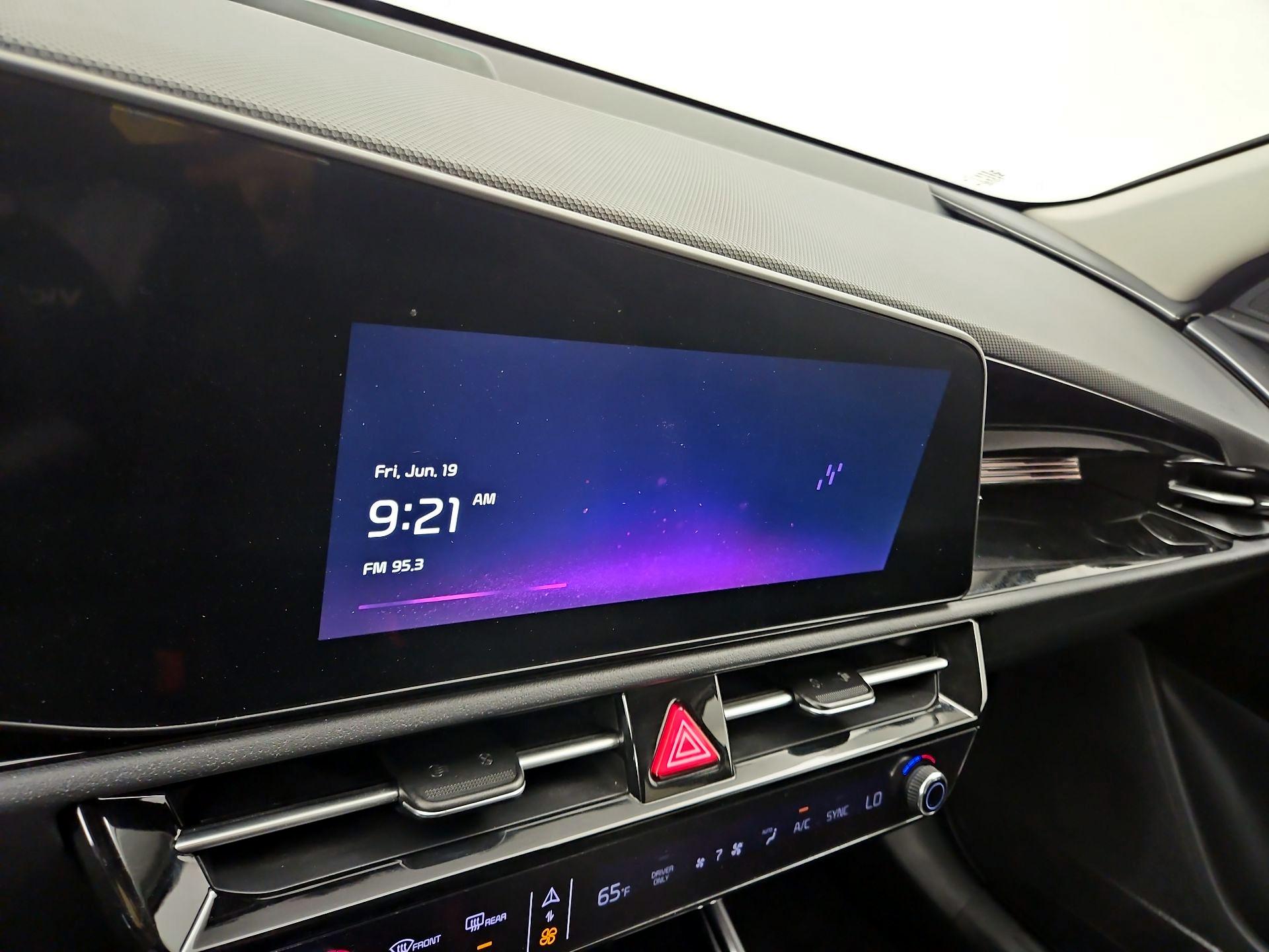 Thumbnail: 2025 Kia Niro - 17