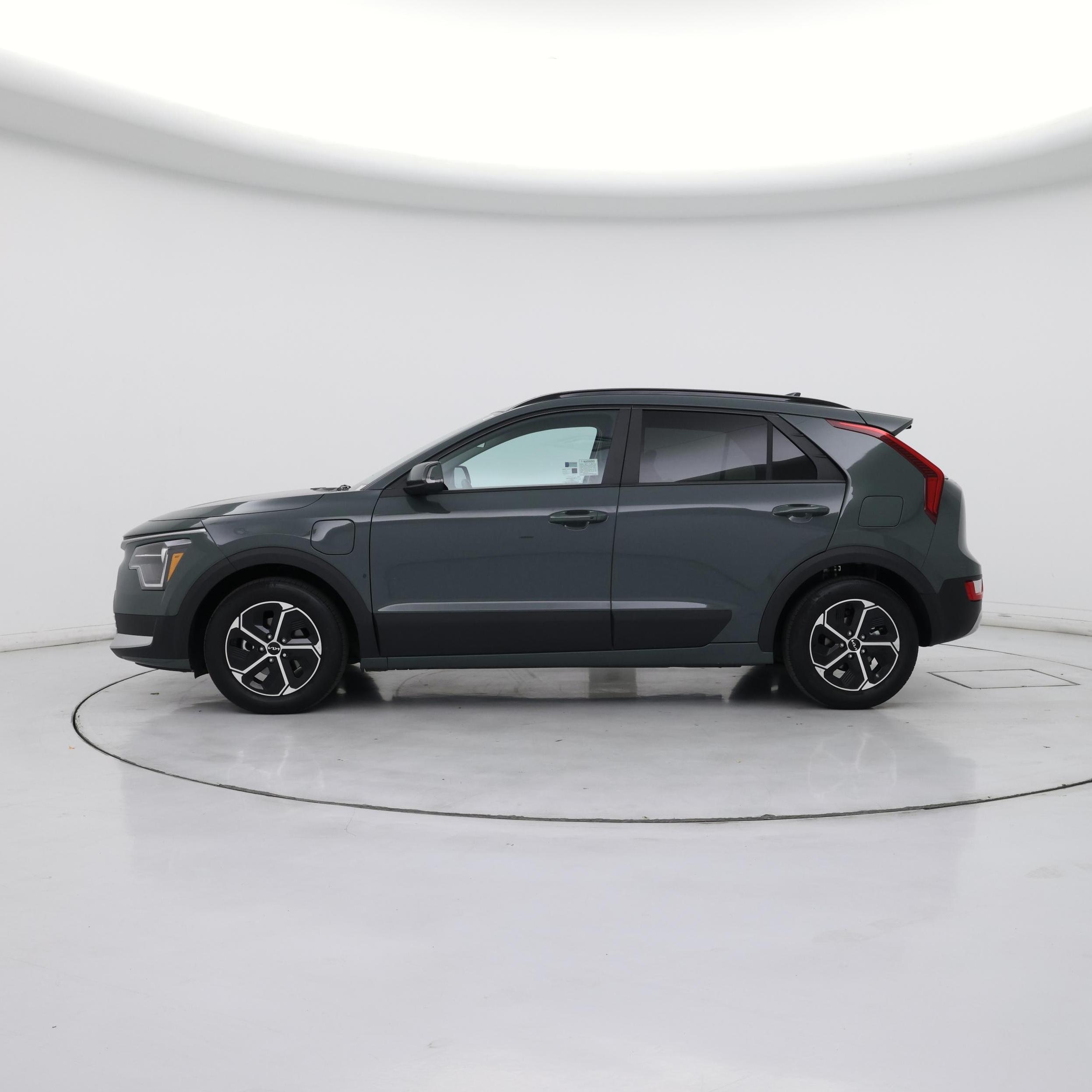 Thumbnail: 2025 Kia Niro - 3