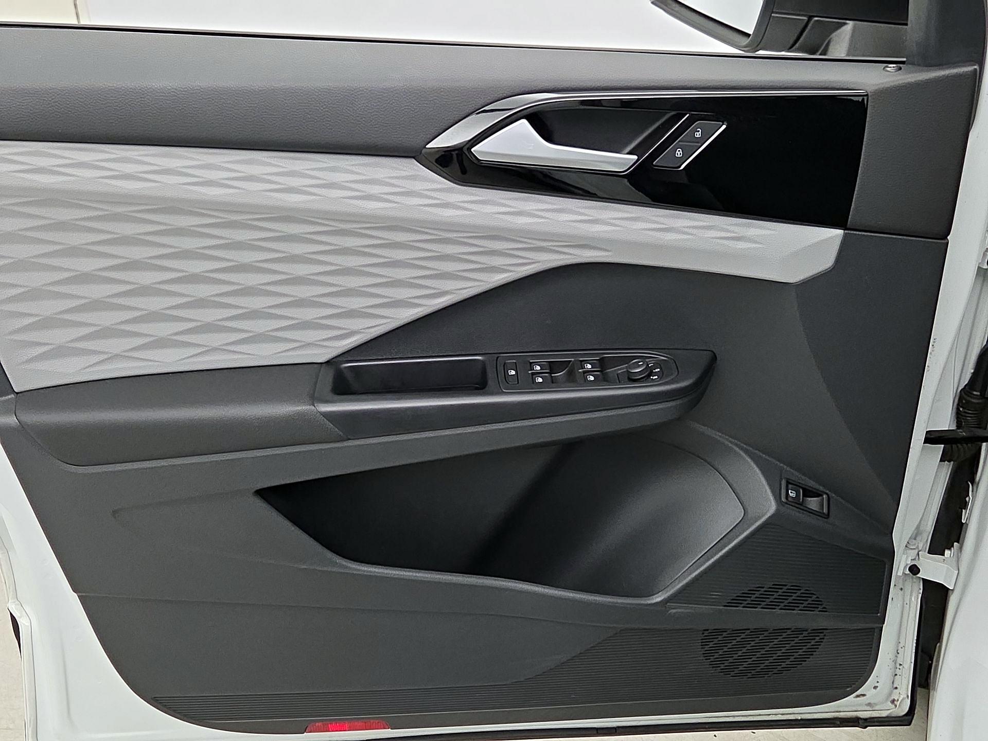 Thumbnail: 2023 Volkswagen Taos - 12