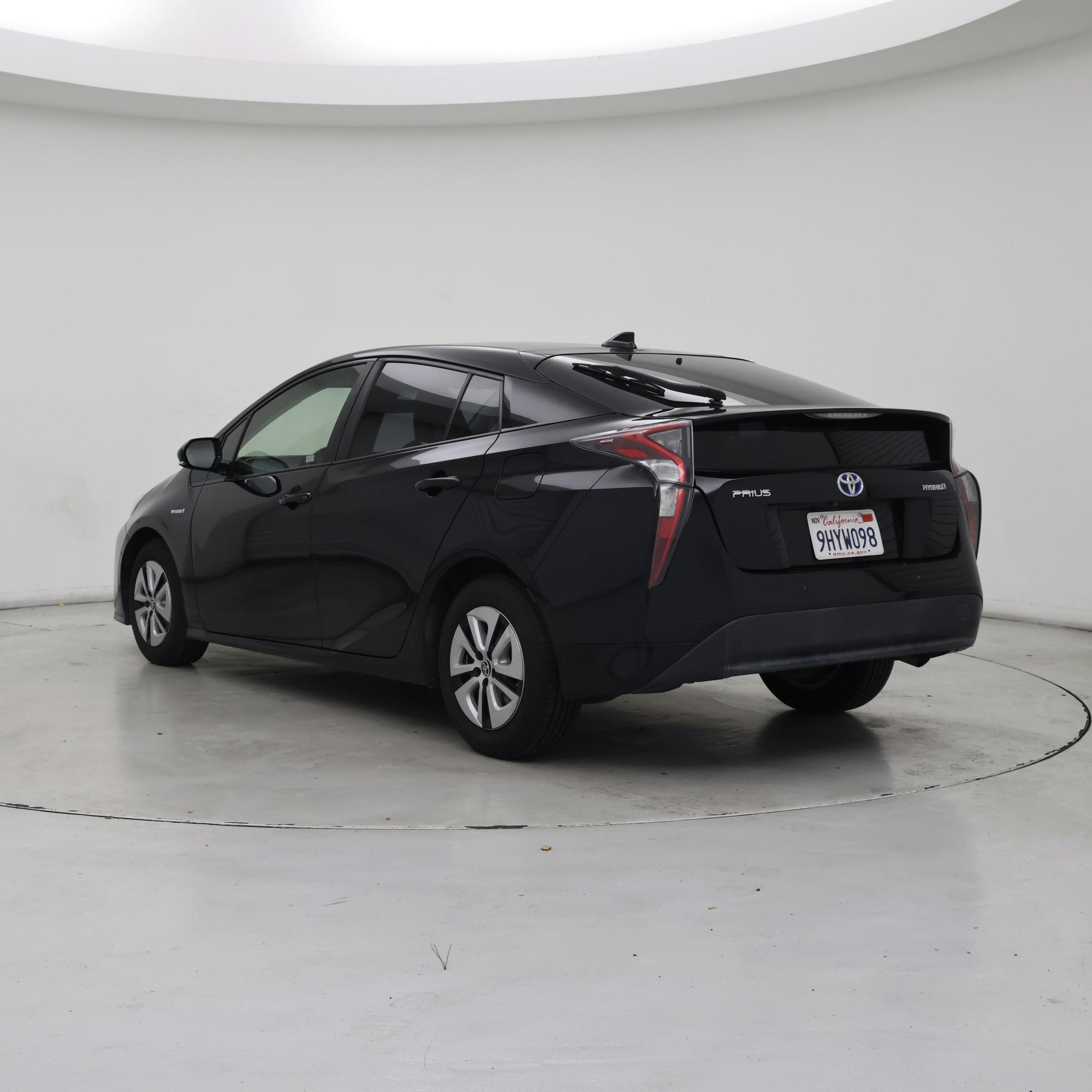 Thumbnail: 2018 Toyota Prius - 2