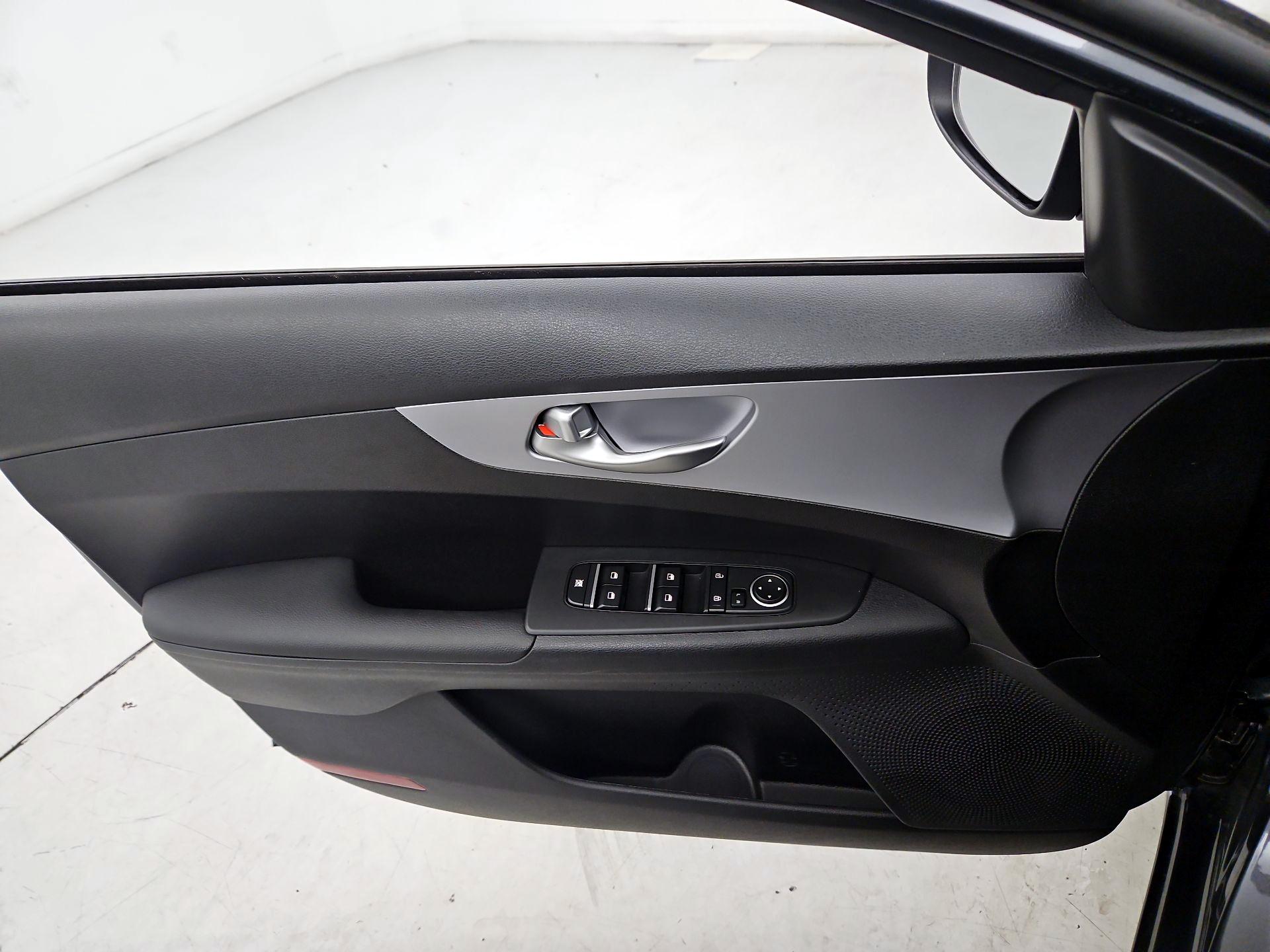 Thumbnail: 2024 Kia Forte - 12