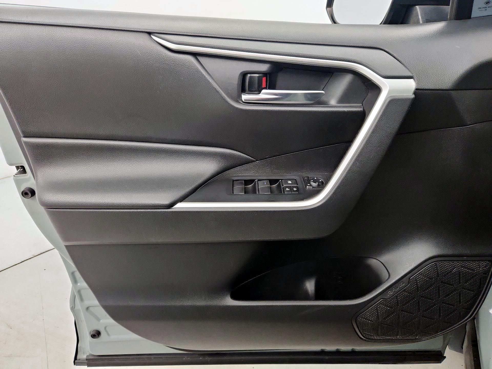 Thumbnail: 2021 Toyota RAV4 - 12