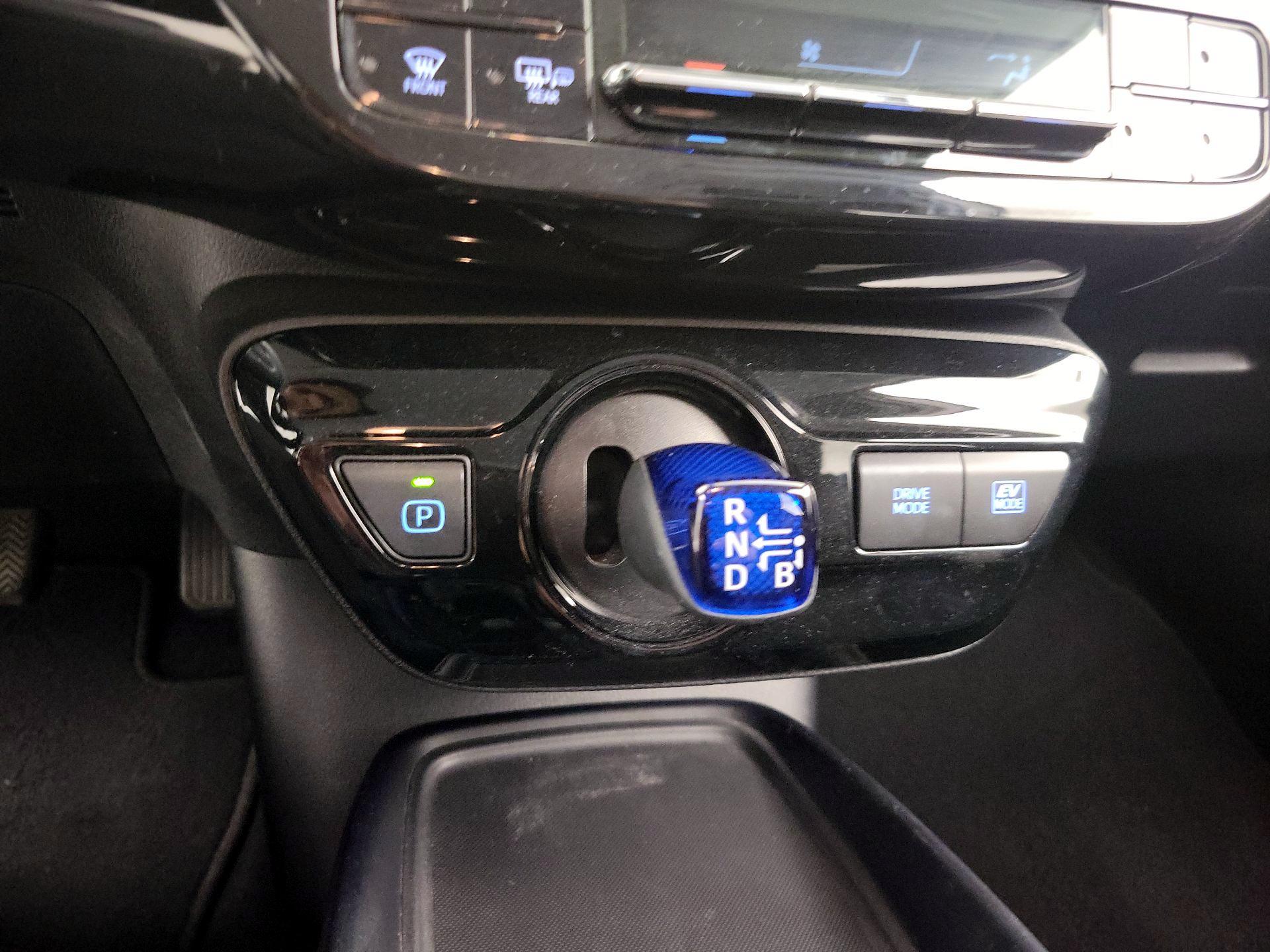 Thumbnail: 2022 Toyota Prius - 17