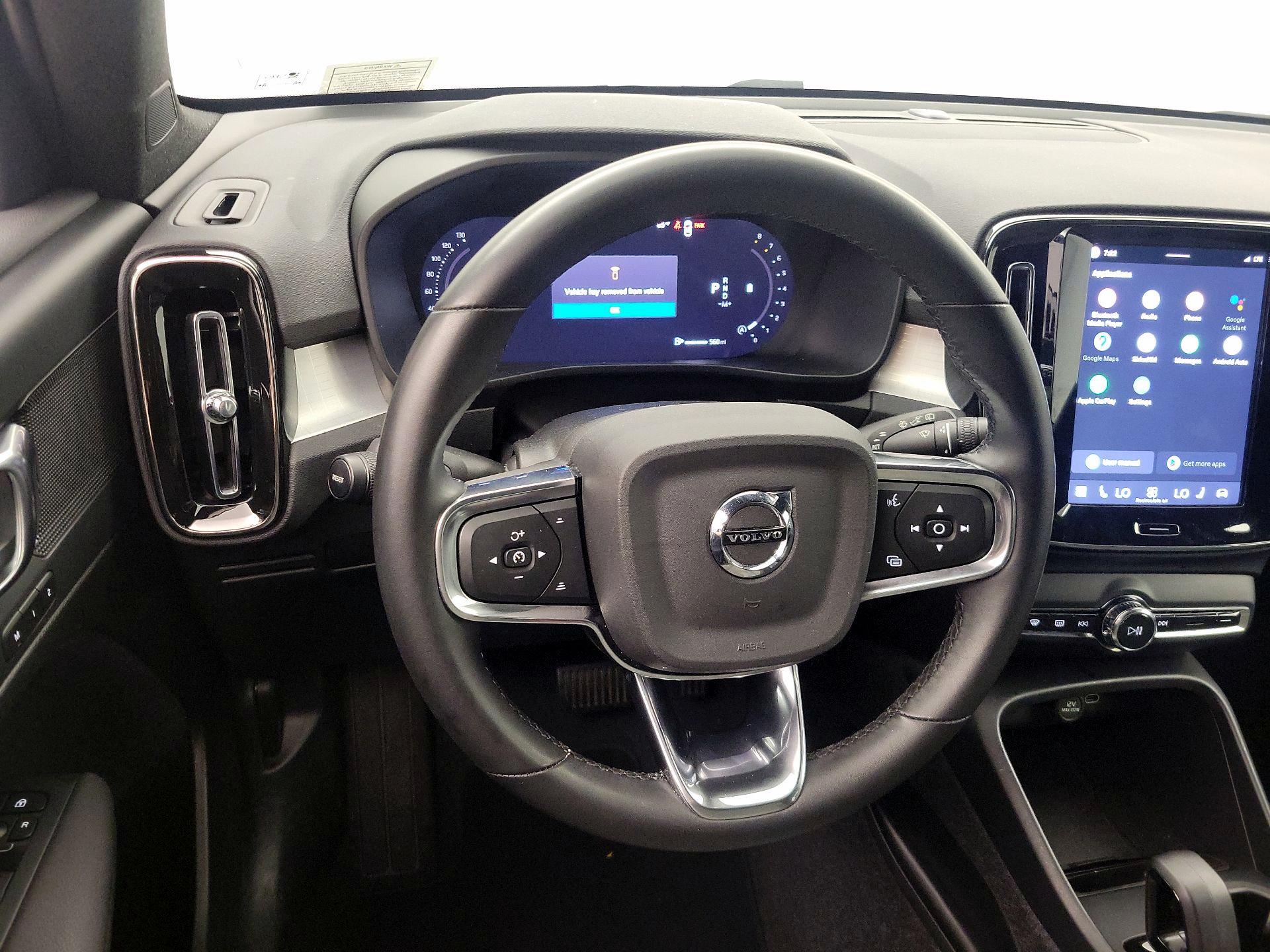 Thumbnail: 2024 Volvo XC40 - 10