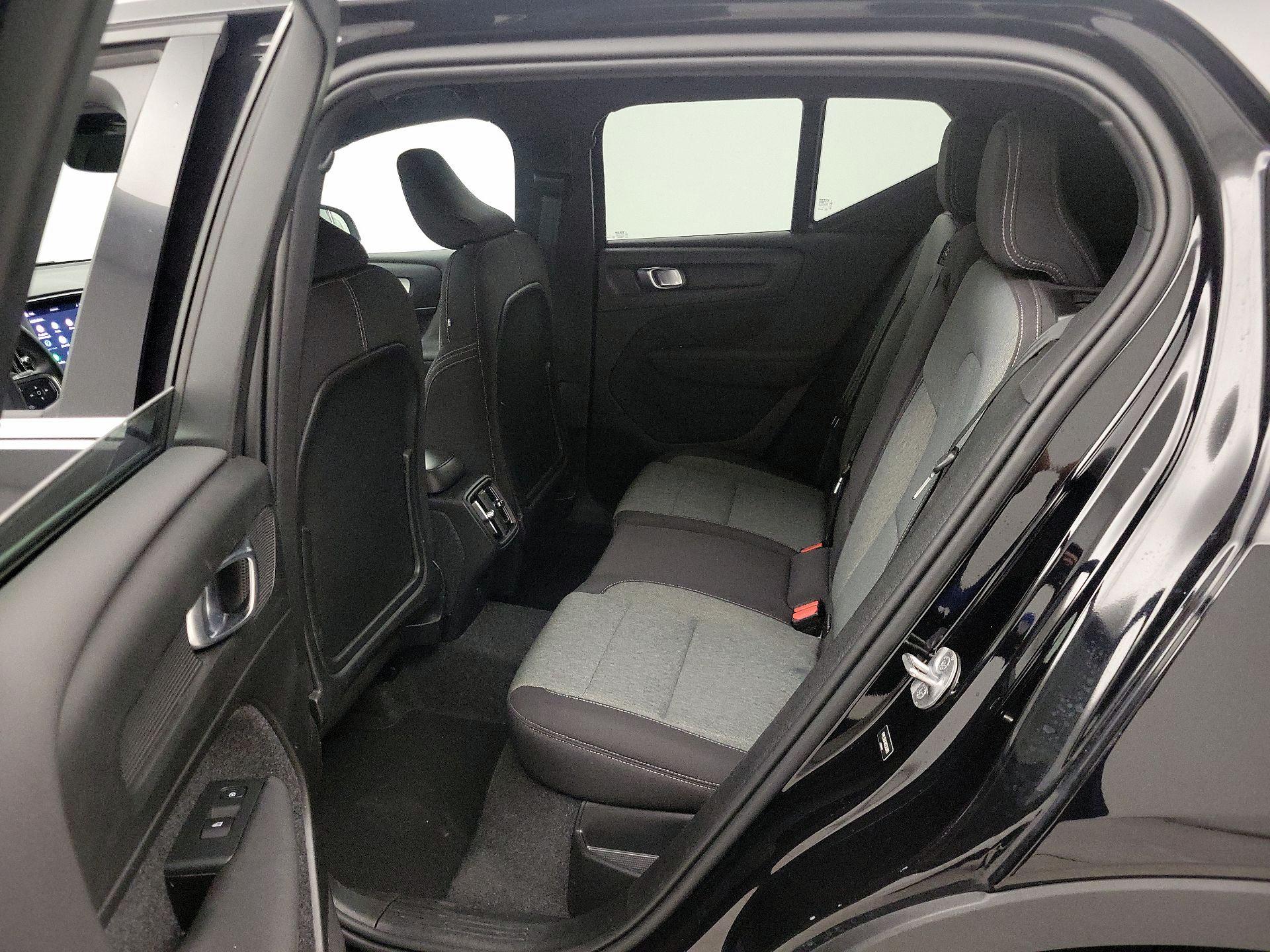 Thumbnail: 2024 Volvo XC40 - 20