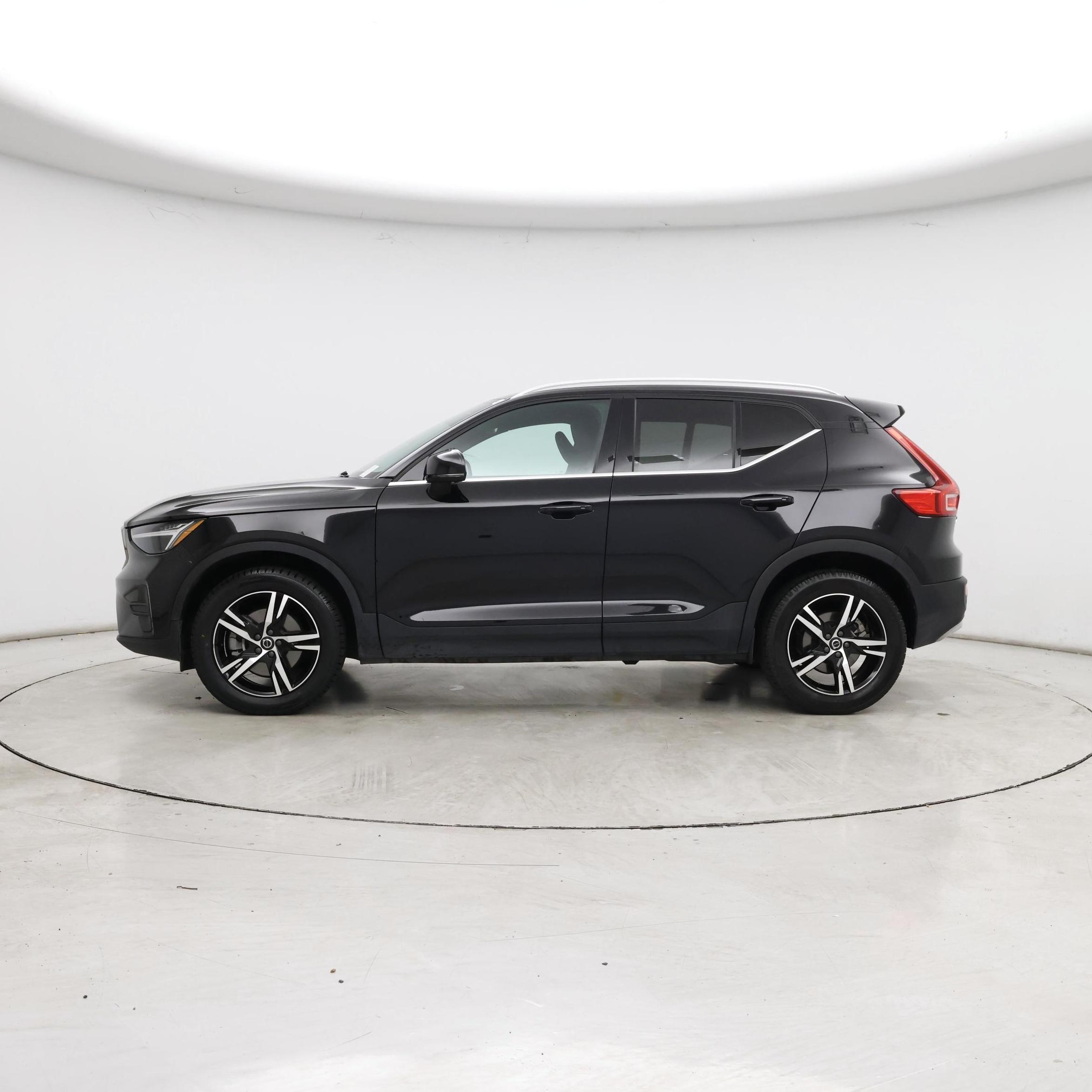 Thumbnail: 2024 Volvo XC40 - 3