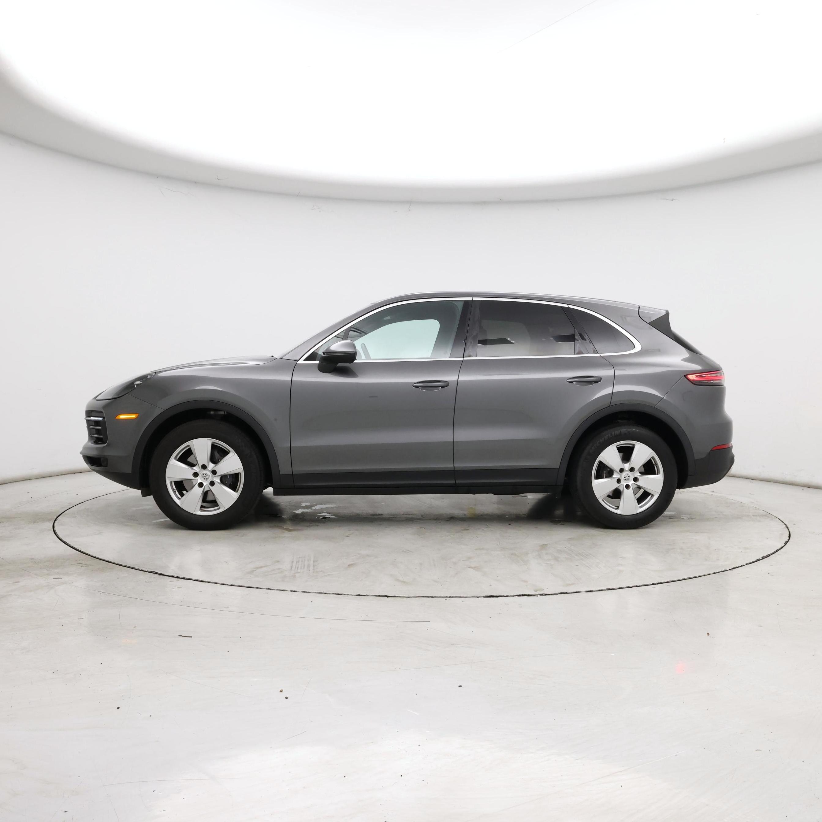 Thumbnail: 2020 Porsche Cayenne - 3