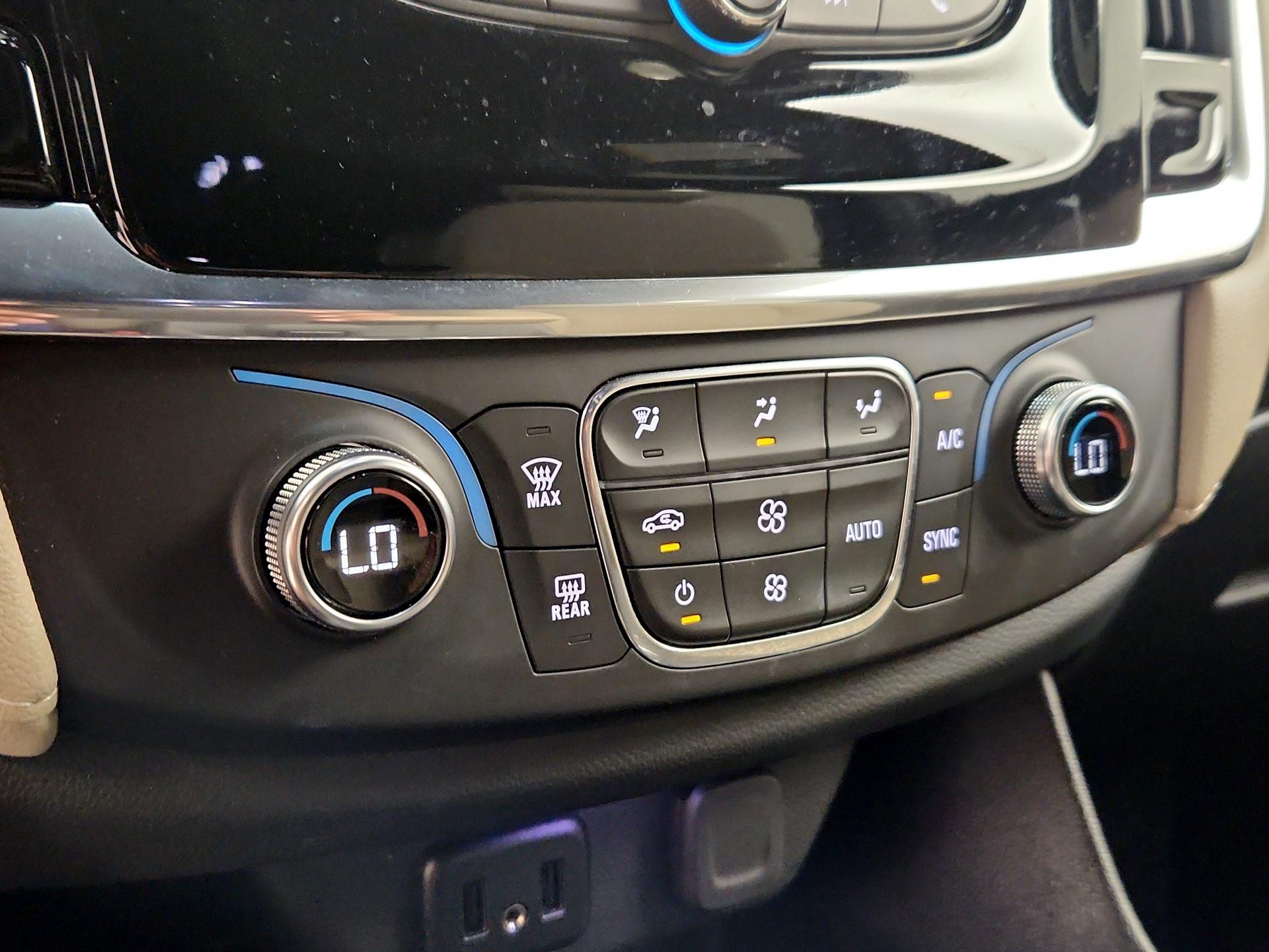 Thumbnail: 2023 Chevrolet Traverse - 16