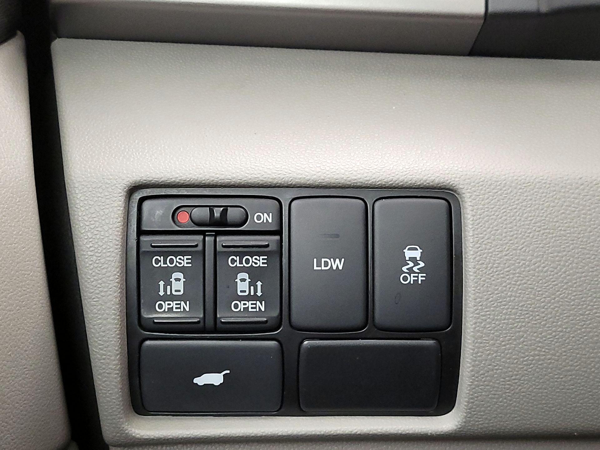 Thumbnail: 2016 Honda Odyssey - 13