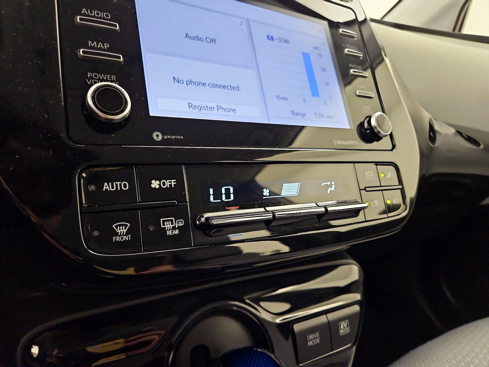 2022 Toyota Prius LE - Photo 17