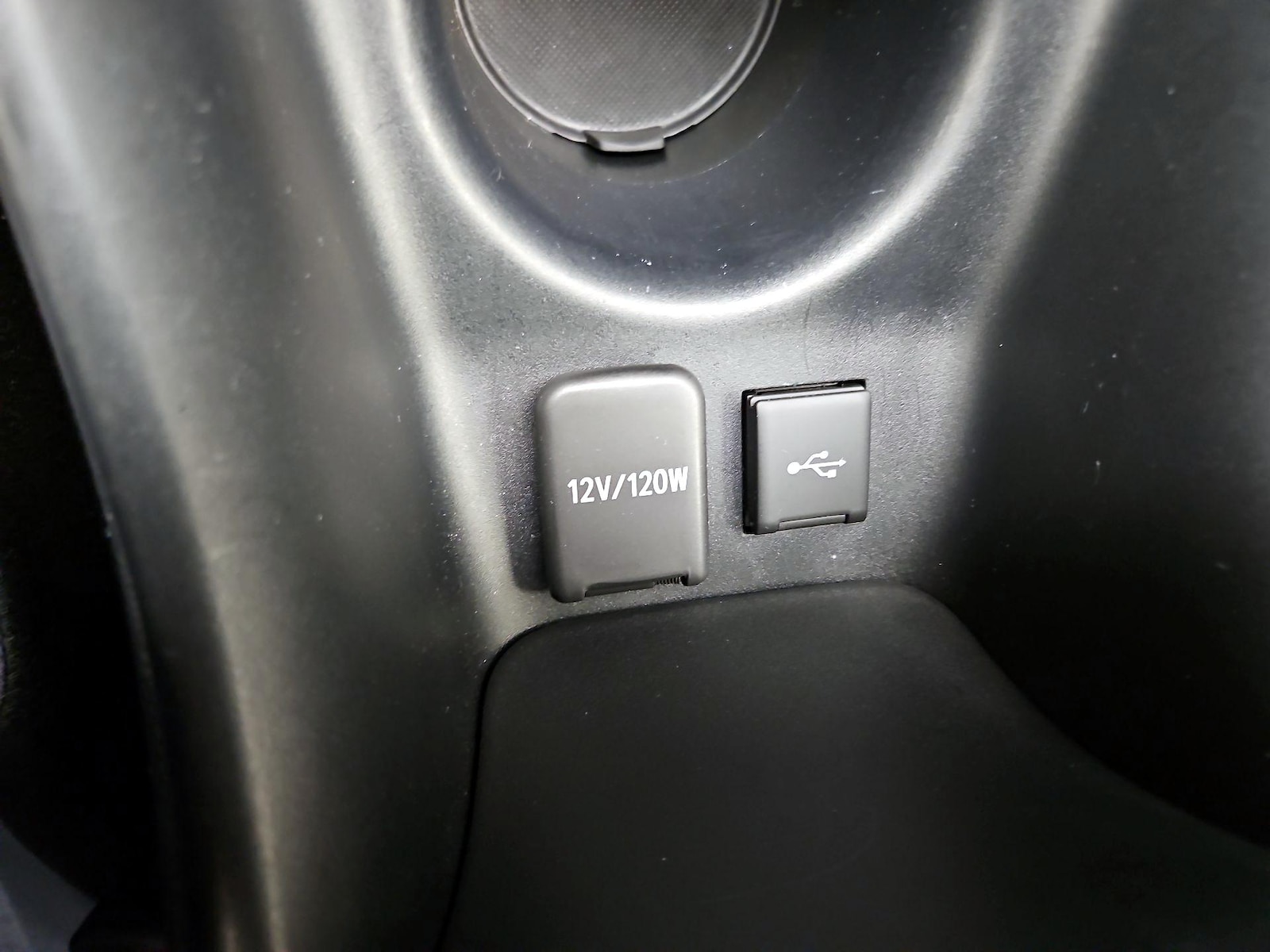 2022 Toyota Prius LE - Photo 19