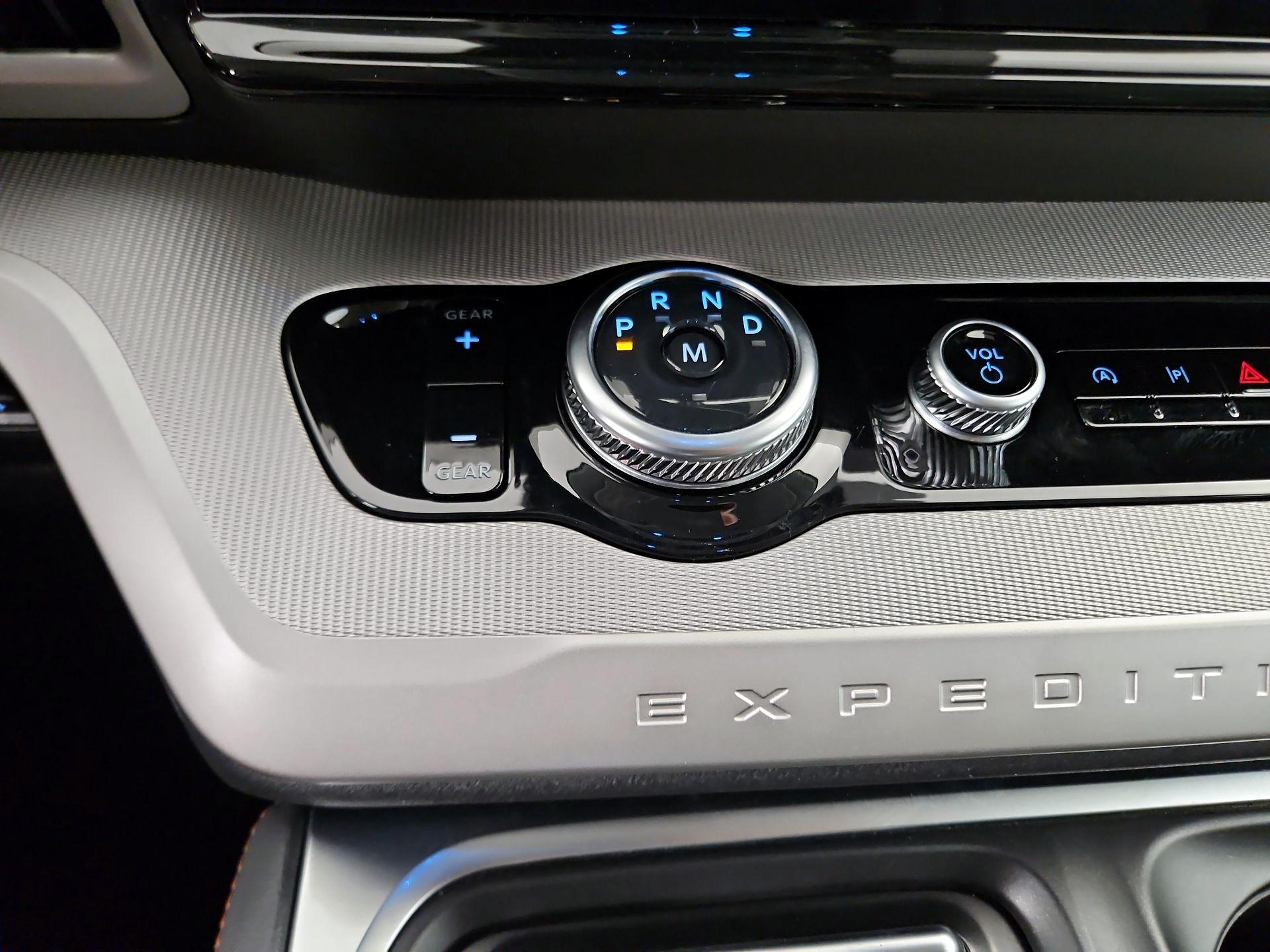 Thumbnail: 2025 Ford Expedition MAX - 18