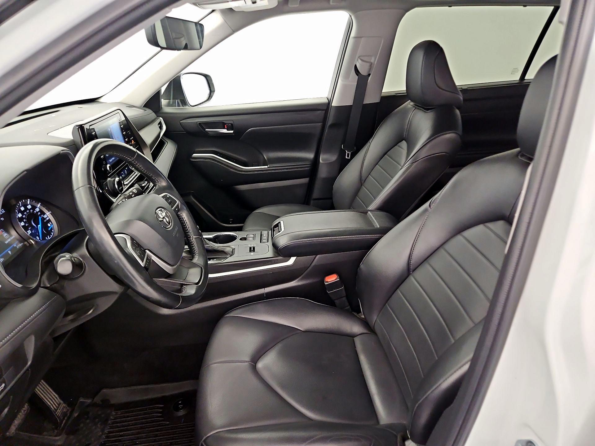 Thumbnail: 2022 Toyota Highlander - 11