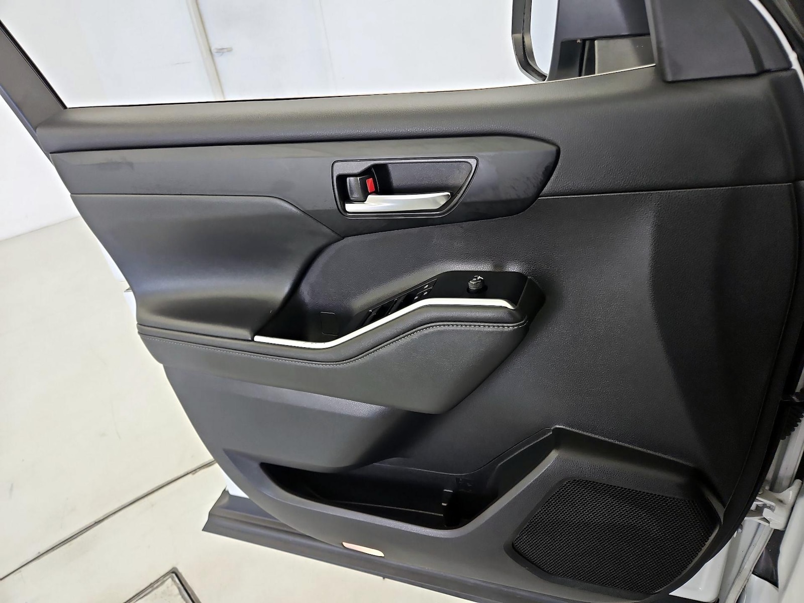 2022 Toyota Highlander XLE - Photo 13