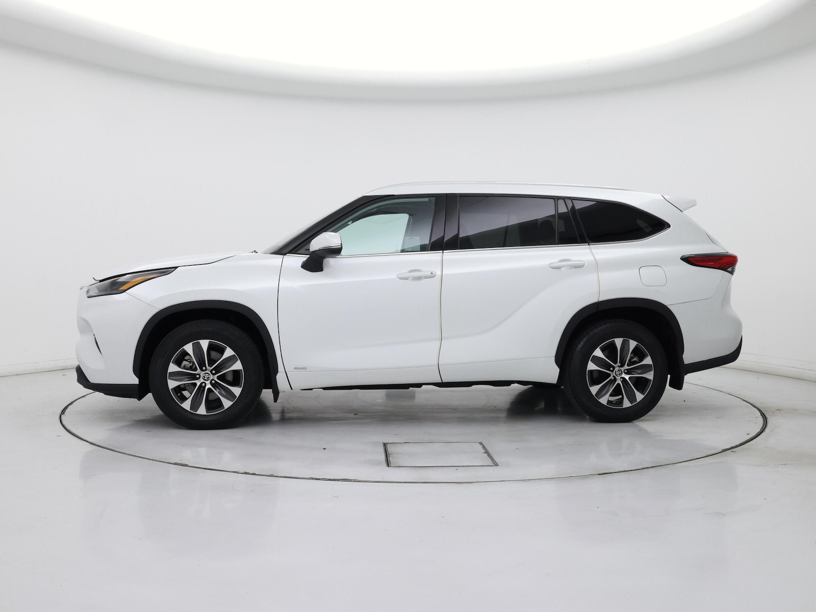 2022 Toyota Highlander XLE - Photo 4