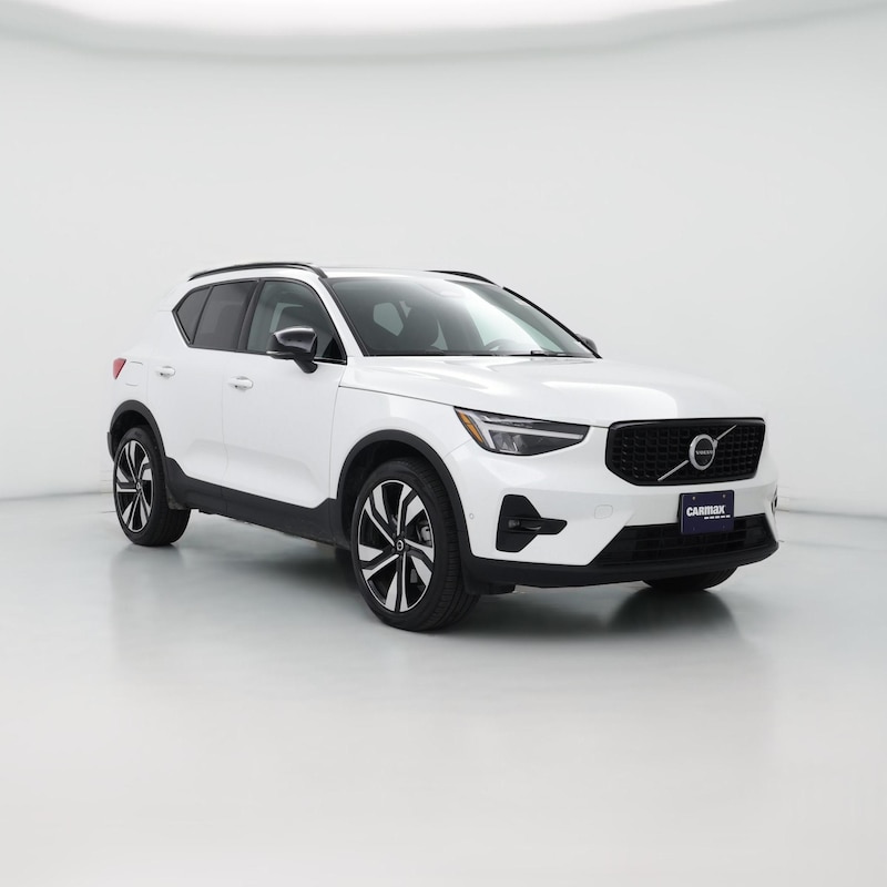 2025 Volvo XC40 B5 Plus Dark Theme