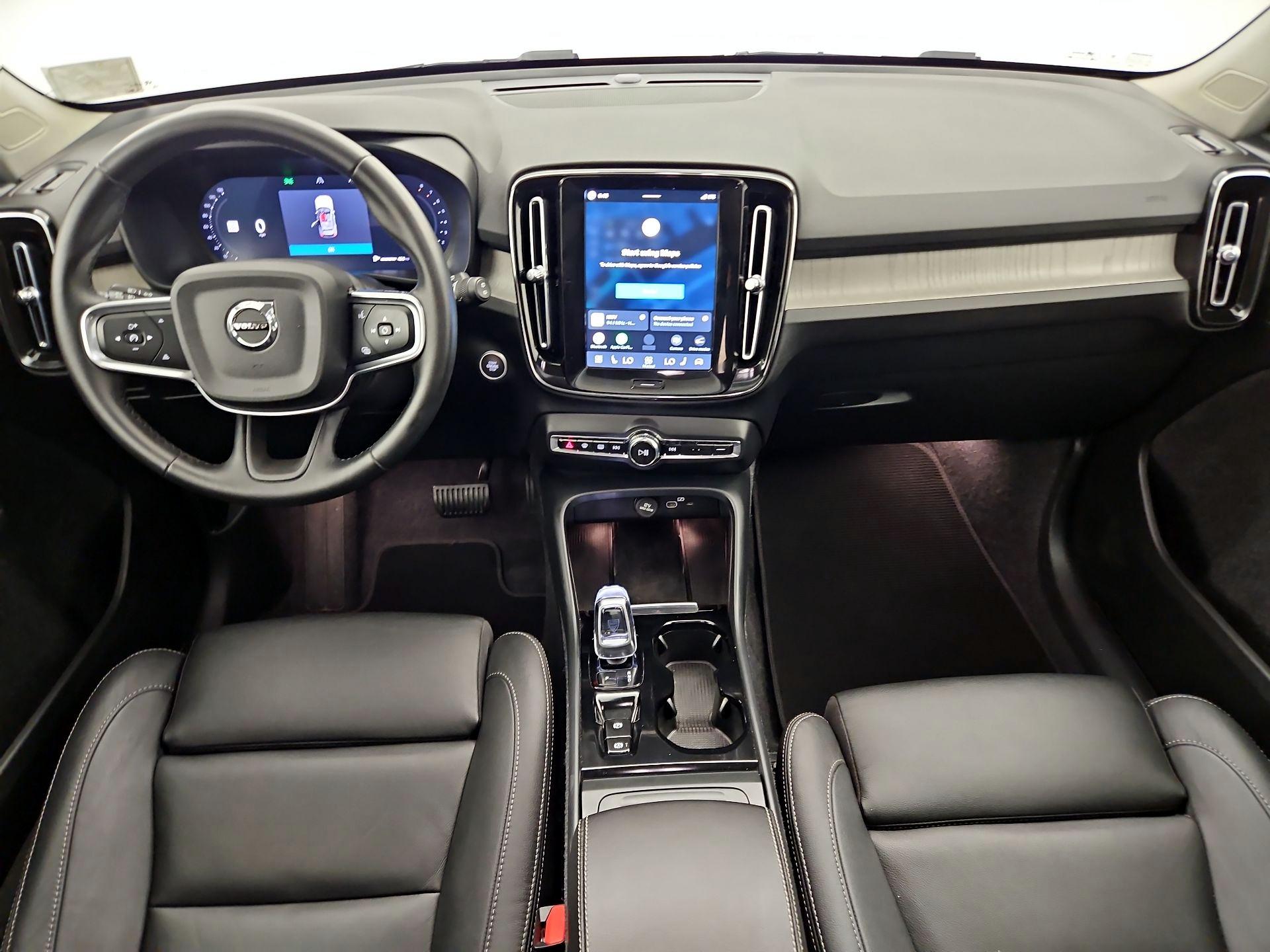 Thumbnail: 2025 Volvo XC40 - 9