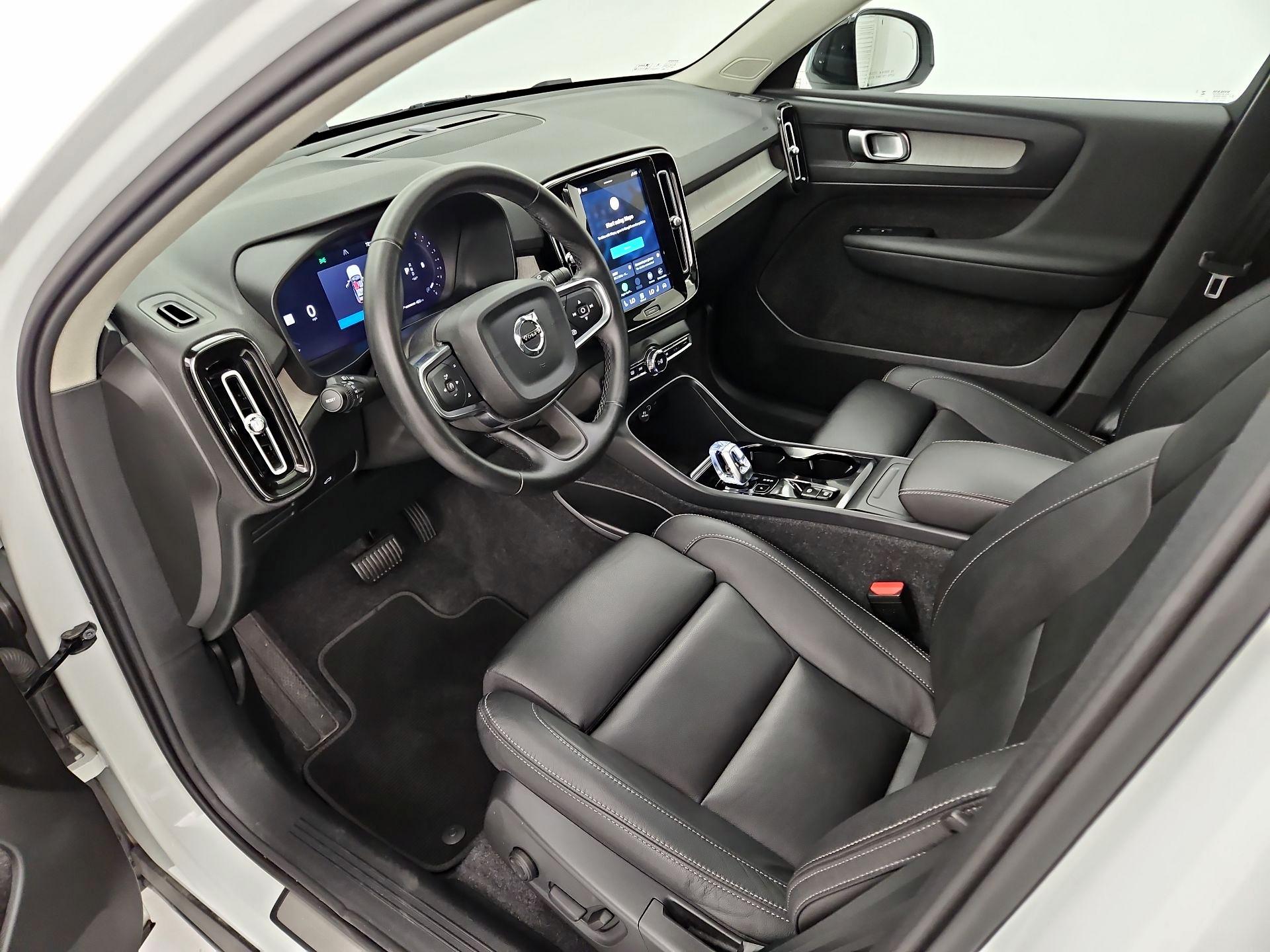 Thumbnail: 2025 Volvo XC40 - 11